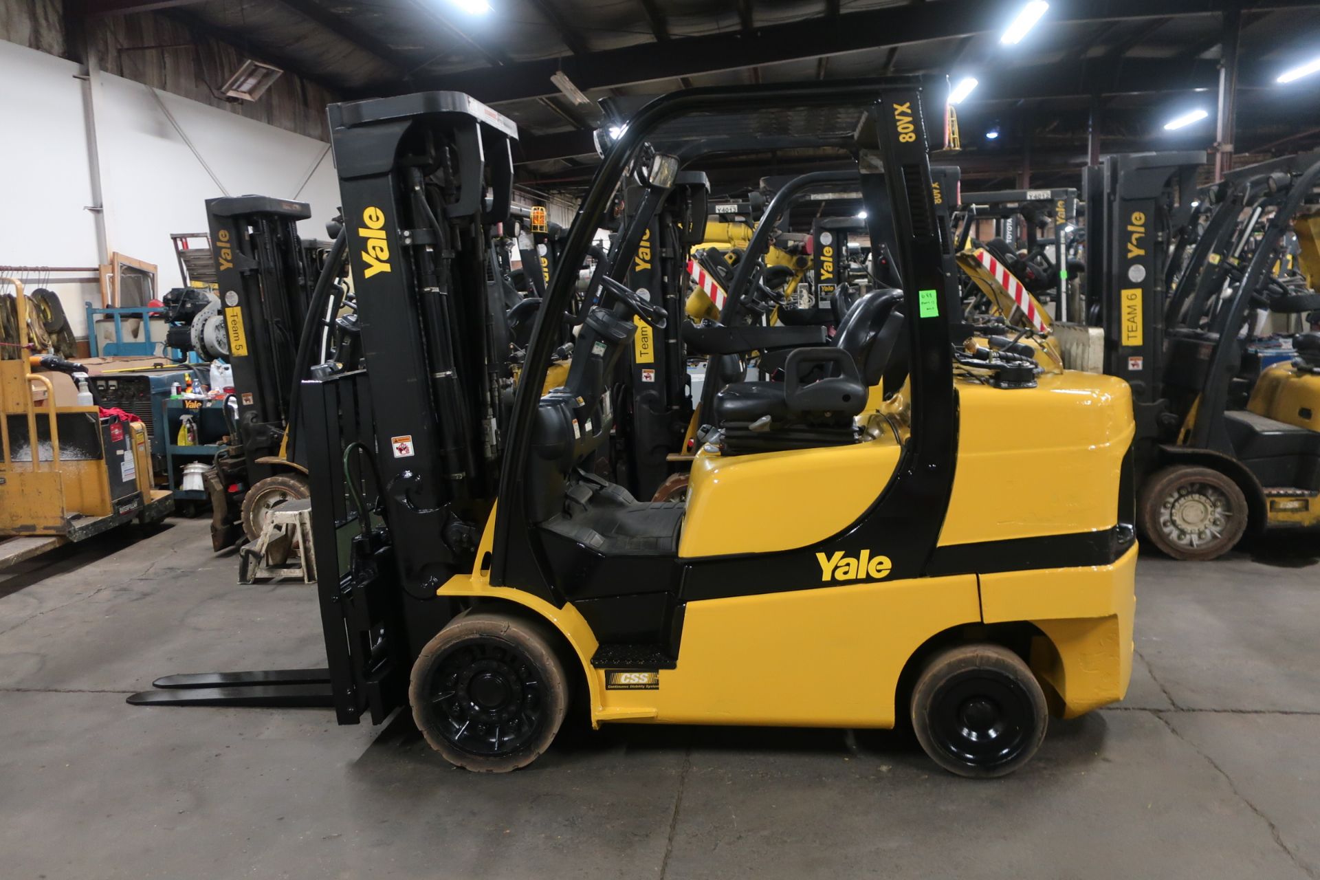 FREE CUSTOMS - 2015 Yale 7000lbs Capacity Forklift with 3-stage mast - LPG (propane) (no propane
