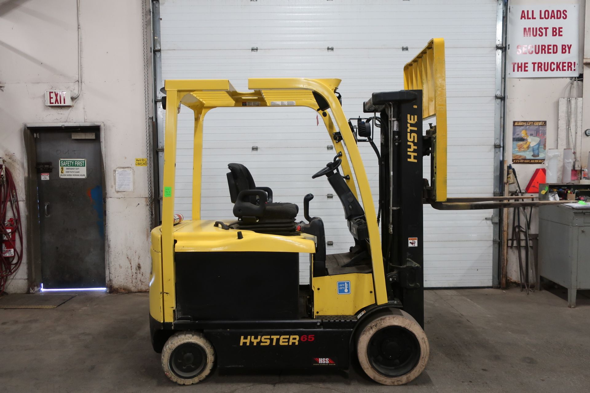 2013 Hyster 6500lbs Capacity Electric Forklift with 3-stage mast and sideshift