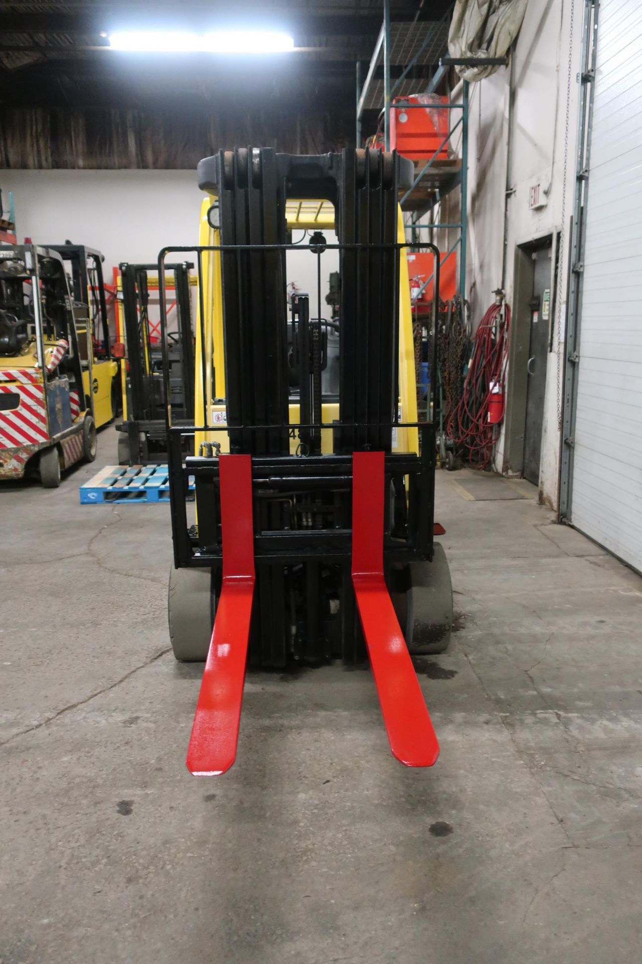 FREE CUSTOMS - 2012 Hyster 6000lbs Capacity Forklift with 4-stage mast - LPG (propane) with - Image 2 of 2