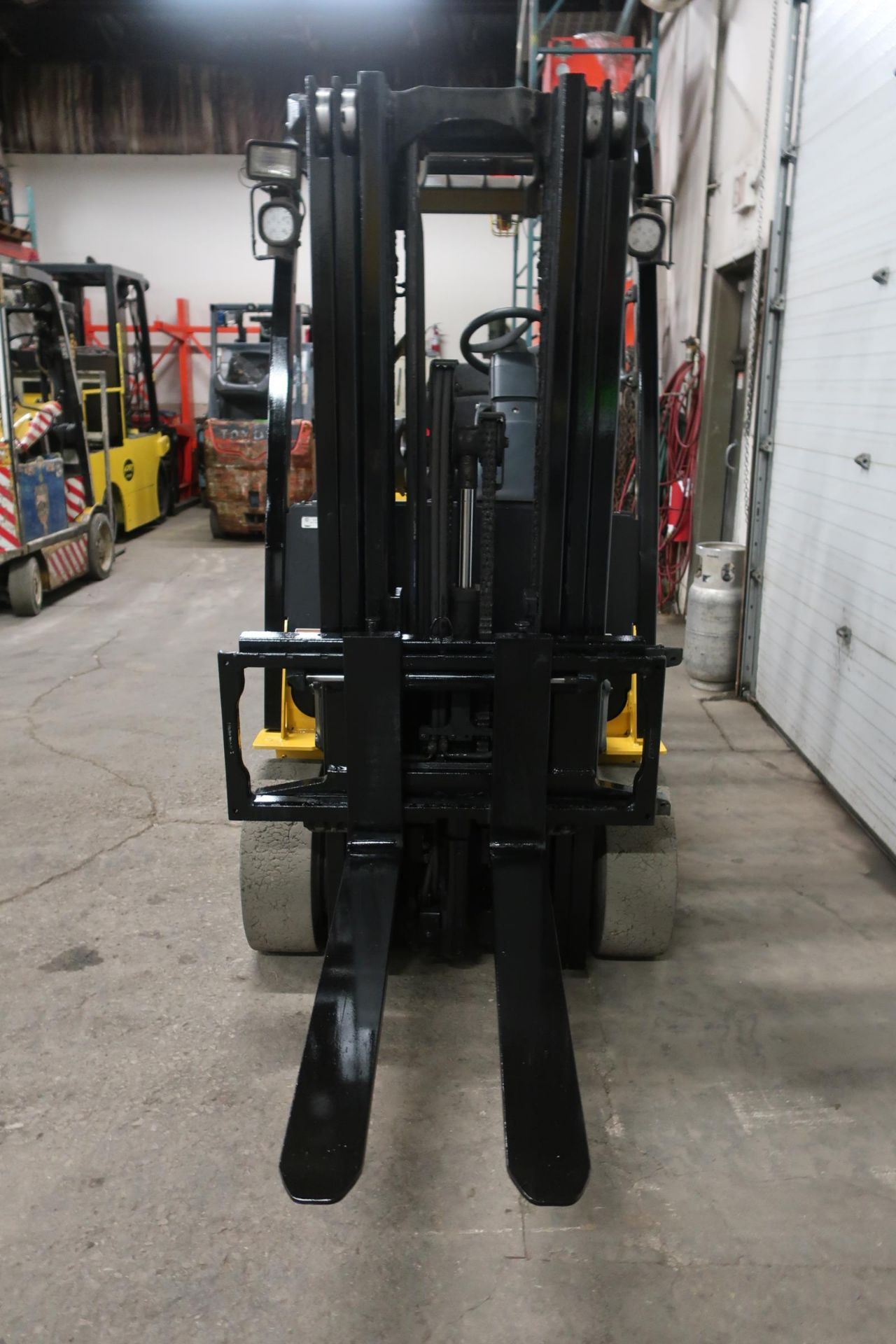 2012 Yale 5000lbs Capacity Electric Forklift with 3-stage mast and sideshift - Image 2 of 2