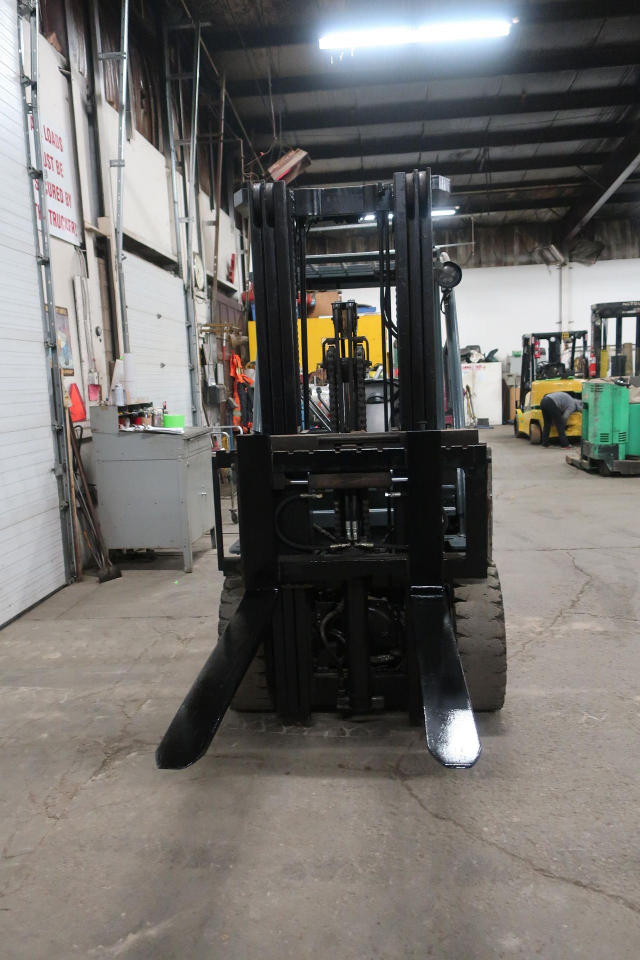 FREE CUSTOMS - Toyota 6000lbs Capacity Forklift with 3-stage Mast and sideshift - LPG (propane) unit - Image 2 of 2