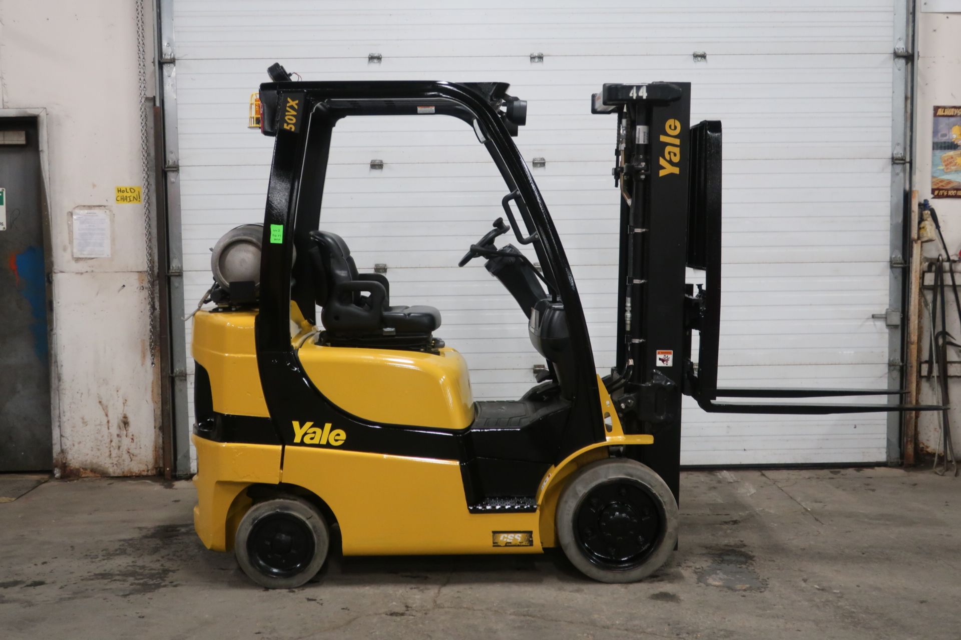 FREE CUSTOMS - 2013 Yale 5000lbs Capacity Forklift with 3-stage mast - LPG (propane) with