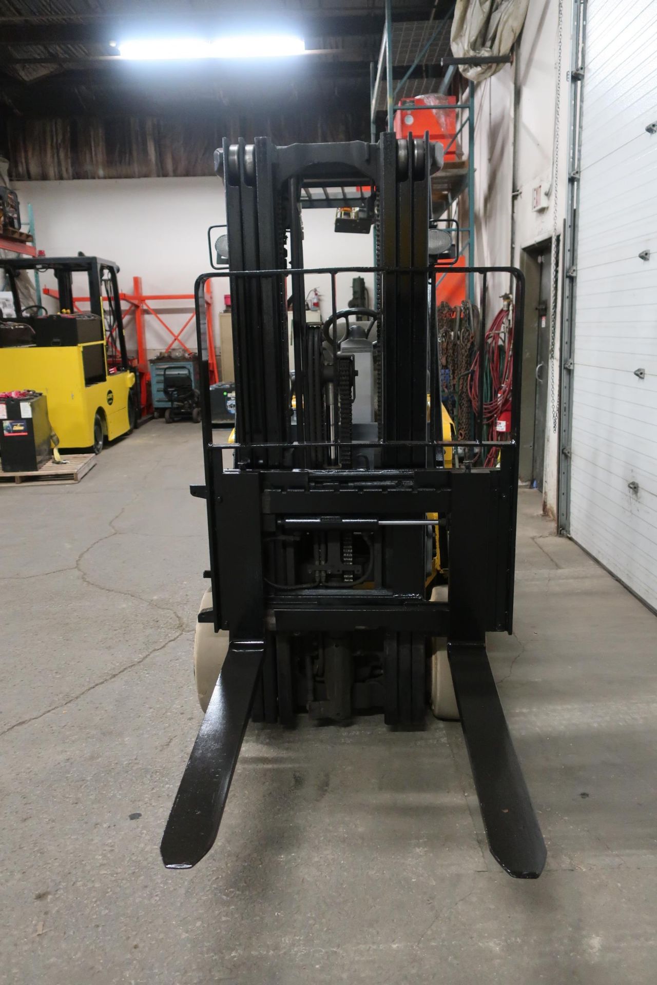 FREE CUSTOMS - 2007 Yale 6000lbs Electric Forklift with sideshift and 3-stage mast - Image 2 of 2