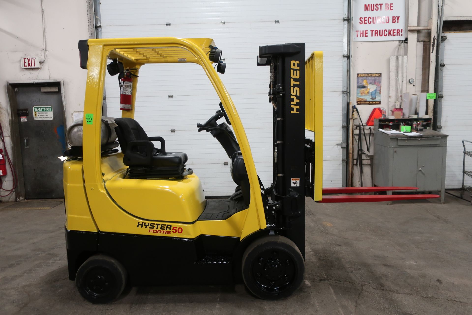 FREE CUSTOMS - 2012 Hyster 5000lbs Capacity Forklift with 3-stage mast - LPG (propane) with