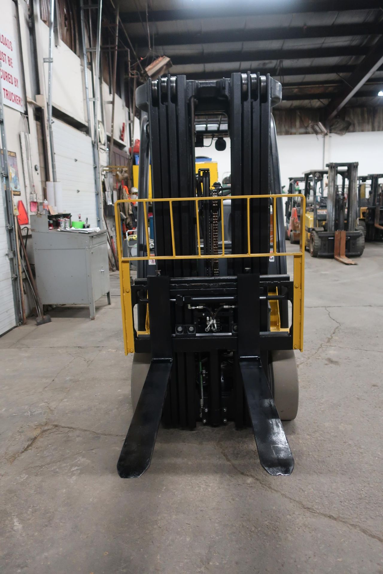 2014 Yale 5000lbs LPG (propane) Forklift with 4-STAGE Mast and sideshift (no propane tank included) - Image 2 of 2