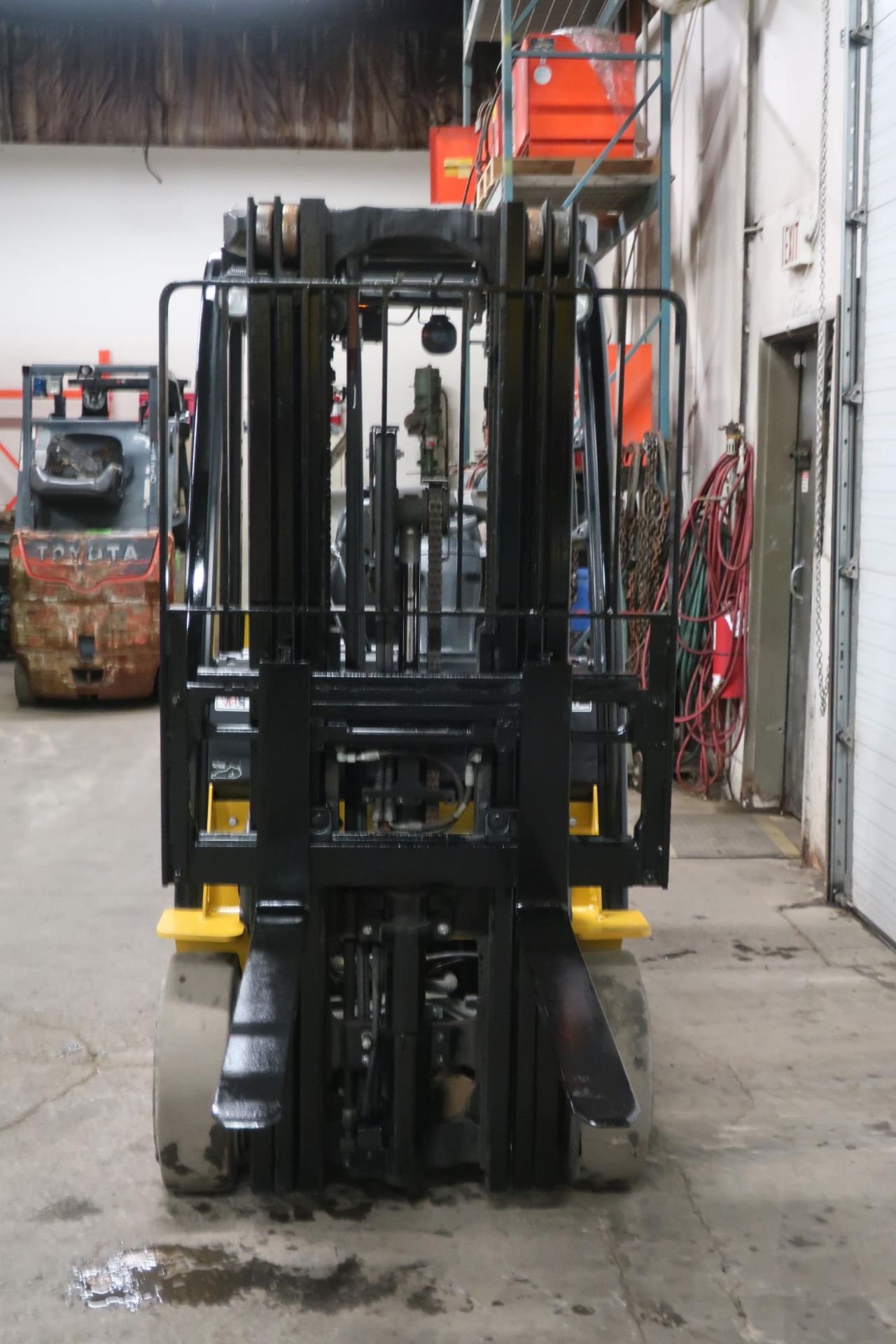 FREE CUSTOMS - 2013 Yale 5000lbs Capacity Forklift with 3-stage mast - LPG (propane) with - Image 2 of 2