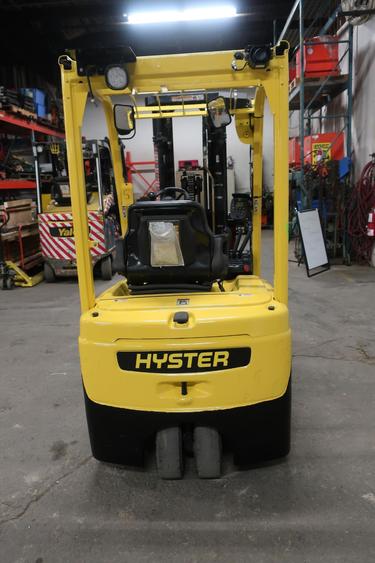 2015 Hyster 3500lbs Electric Forklift 3-wheel units with 3-stage Mast and sideshift and LOW HOURS - Image 3 of 3