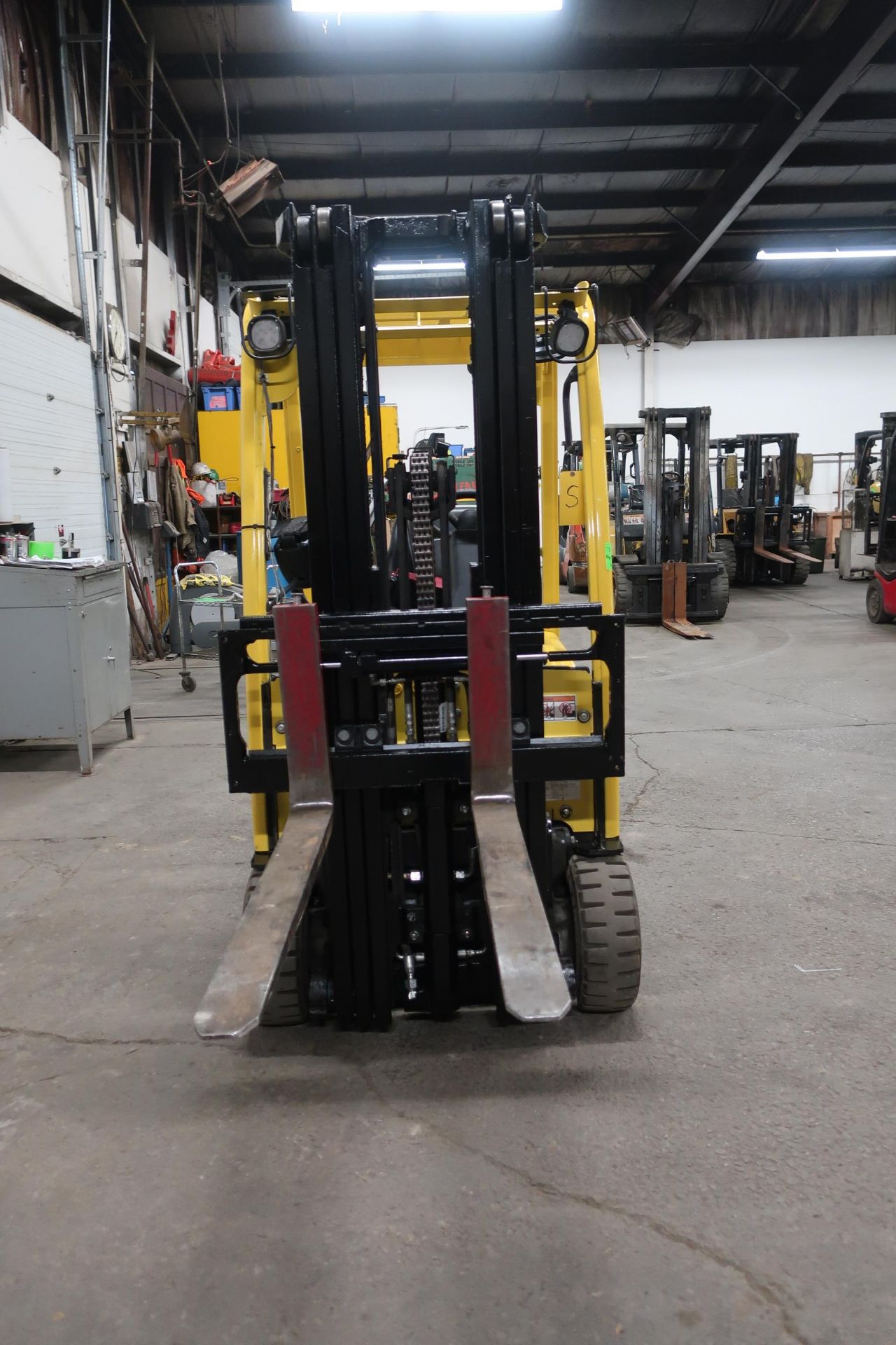 2015 Hyster 3500lbs Electric Forklift 3-wheel units with 3-stage Mast and sideshift and LOW HOURS - Image 2 of 3