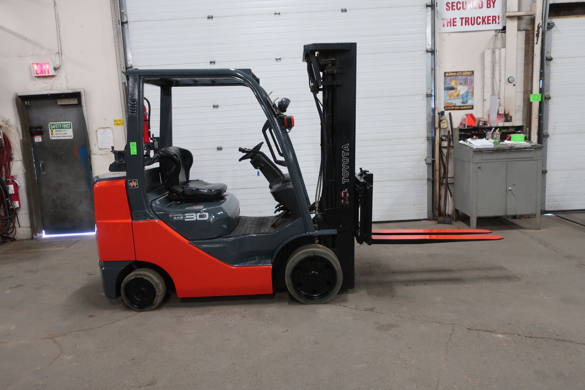 FREE CUSTOMS - 2012 Toyota 6000lbs Capacity Forklift with 3-stage mast - LPG (propane) with