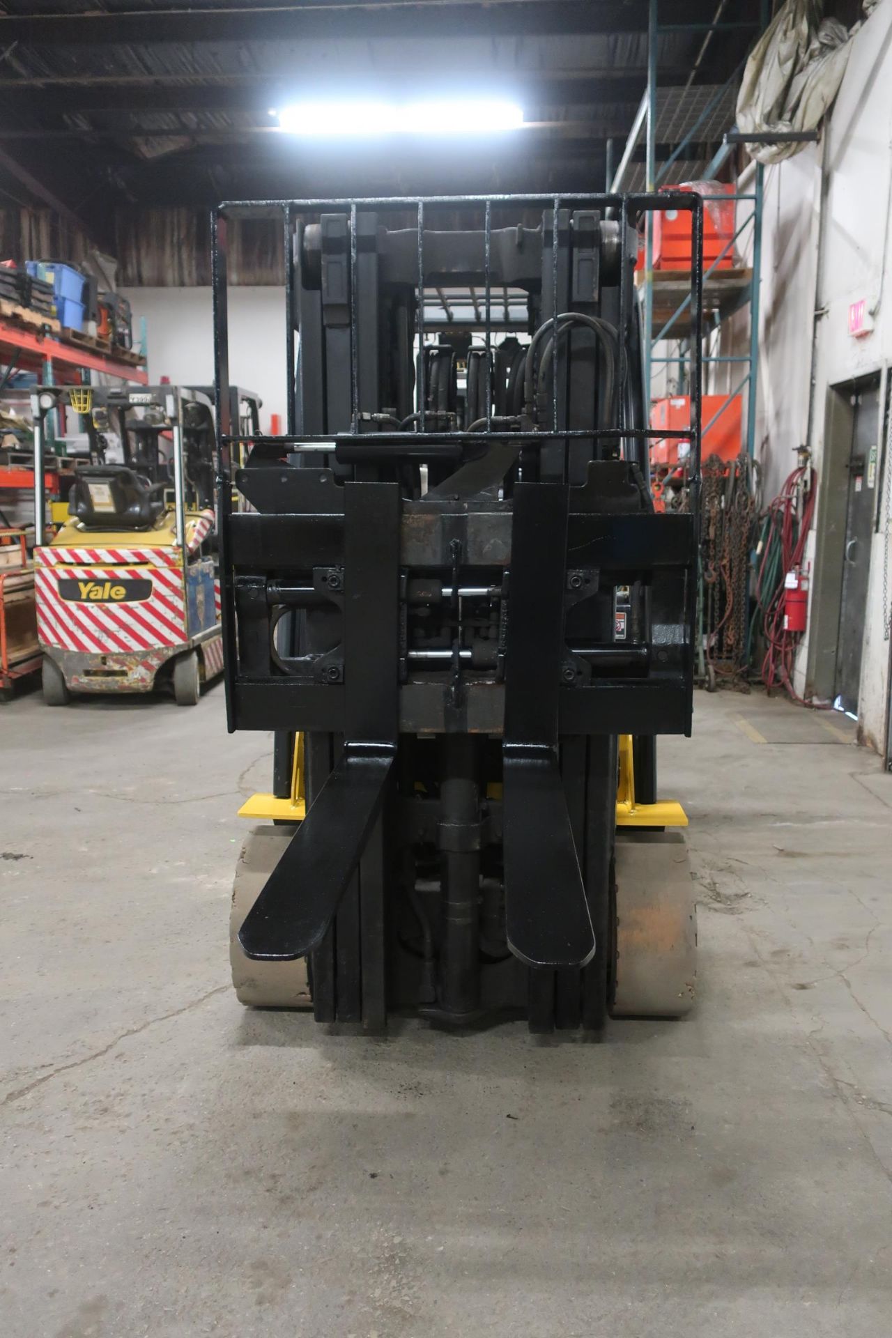 FREE CUSTOMS - 2015 Yale 8000lbs Capacity Forklift with 3-stage mast & fork positioner - LPG - Image 2 of 2