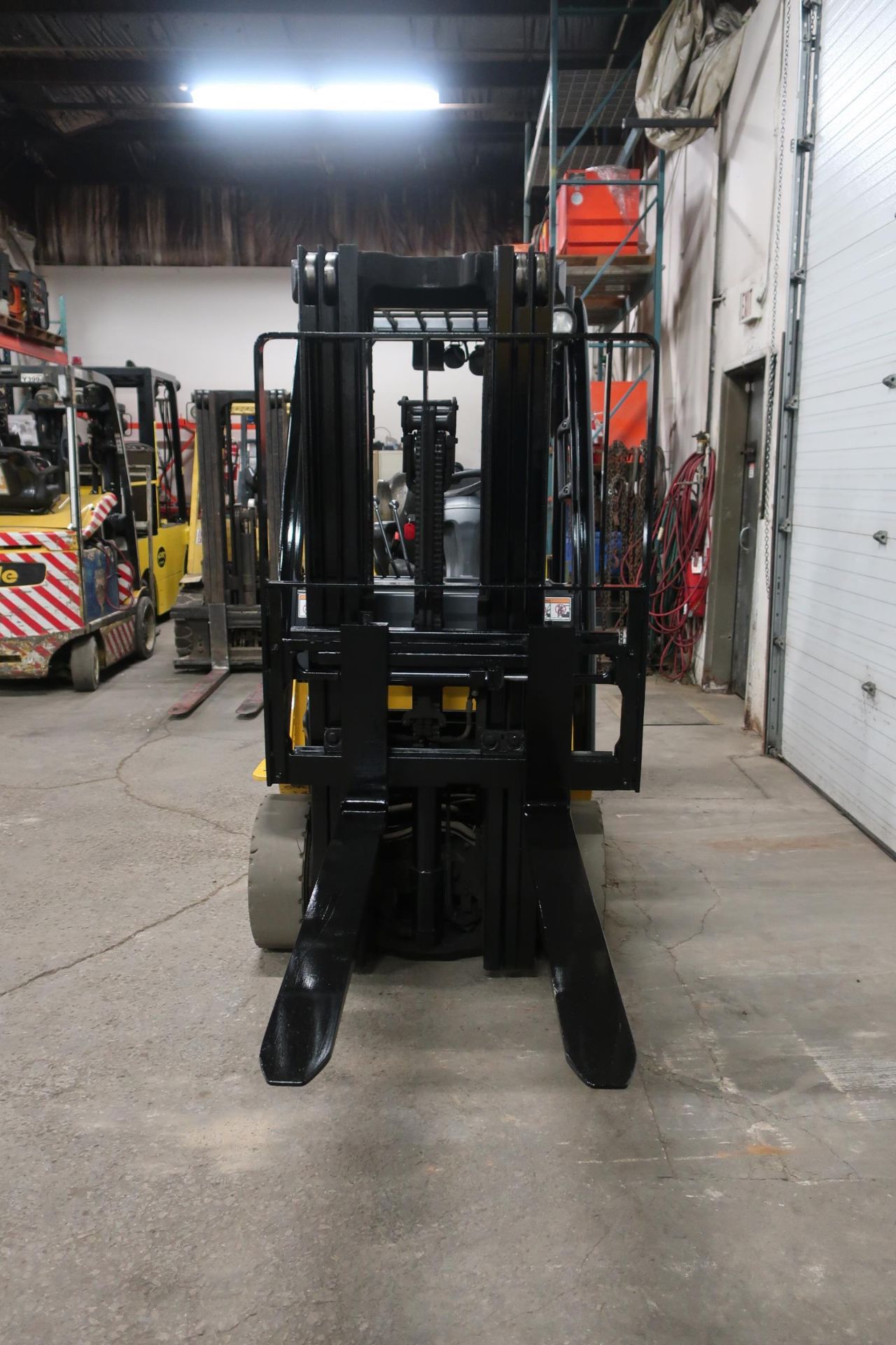 FREE CUSTOMS - 2012 Yale 5000lbs Capacity Forklift with 3-stage mast - LPG (propane) with - Image 2 of 2