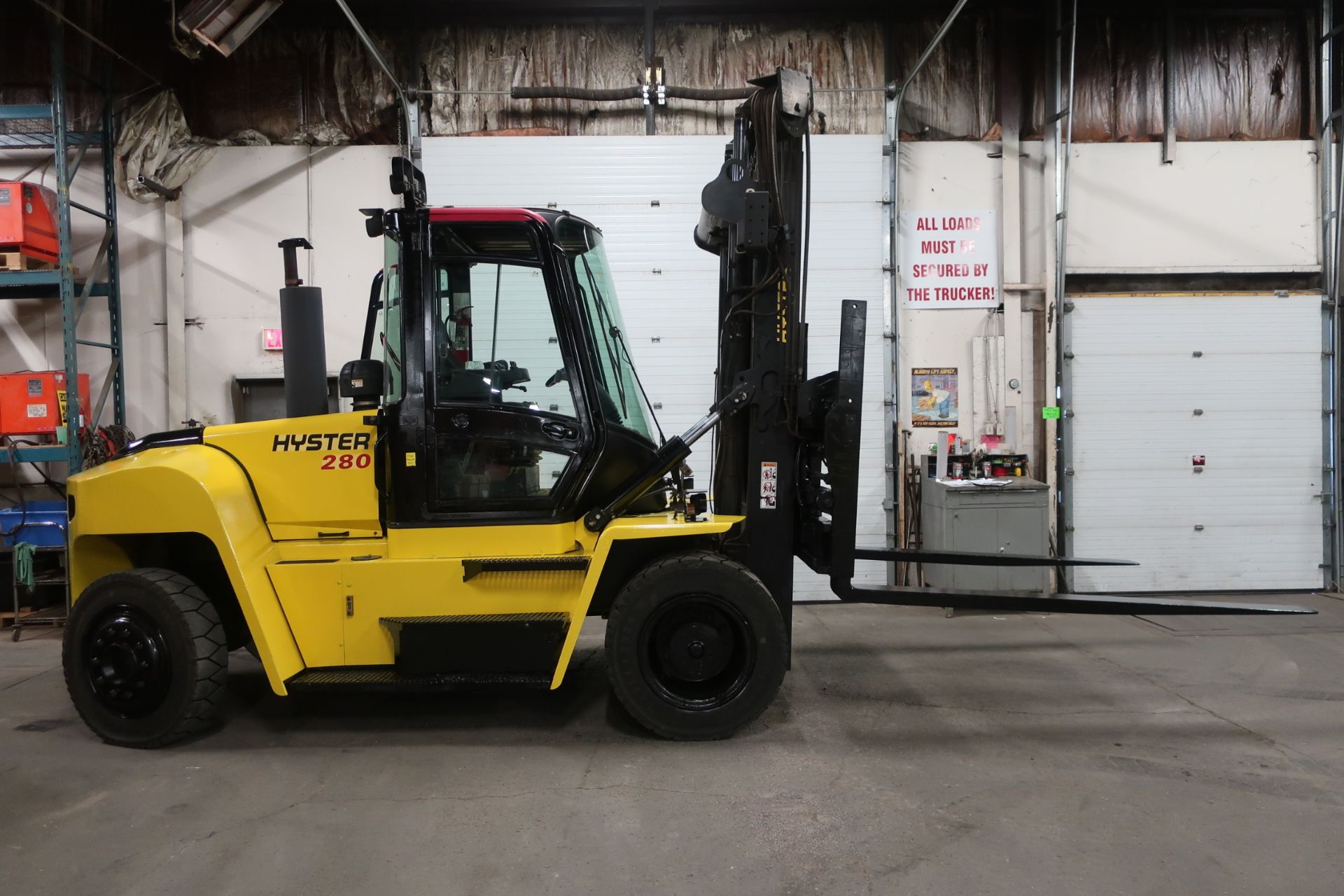 FREE CUSTOMS - 2013 Hyster 28000lbs OUTDOOR Forklift with 8' FORKS Diesel with Fork Positioner