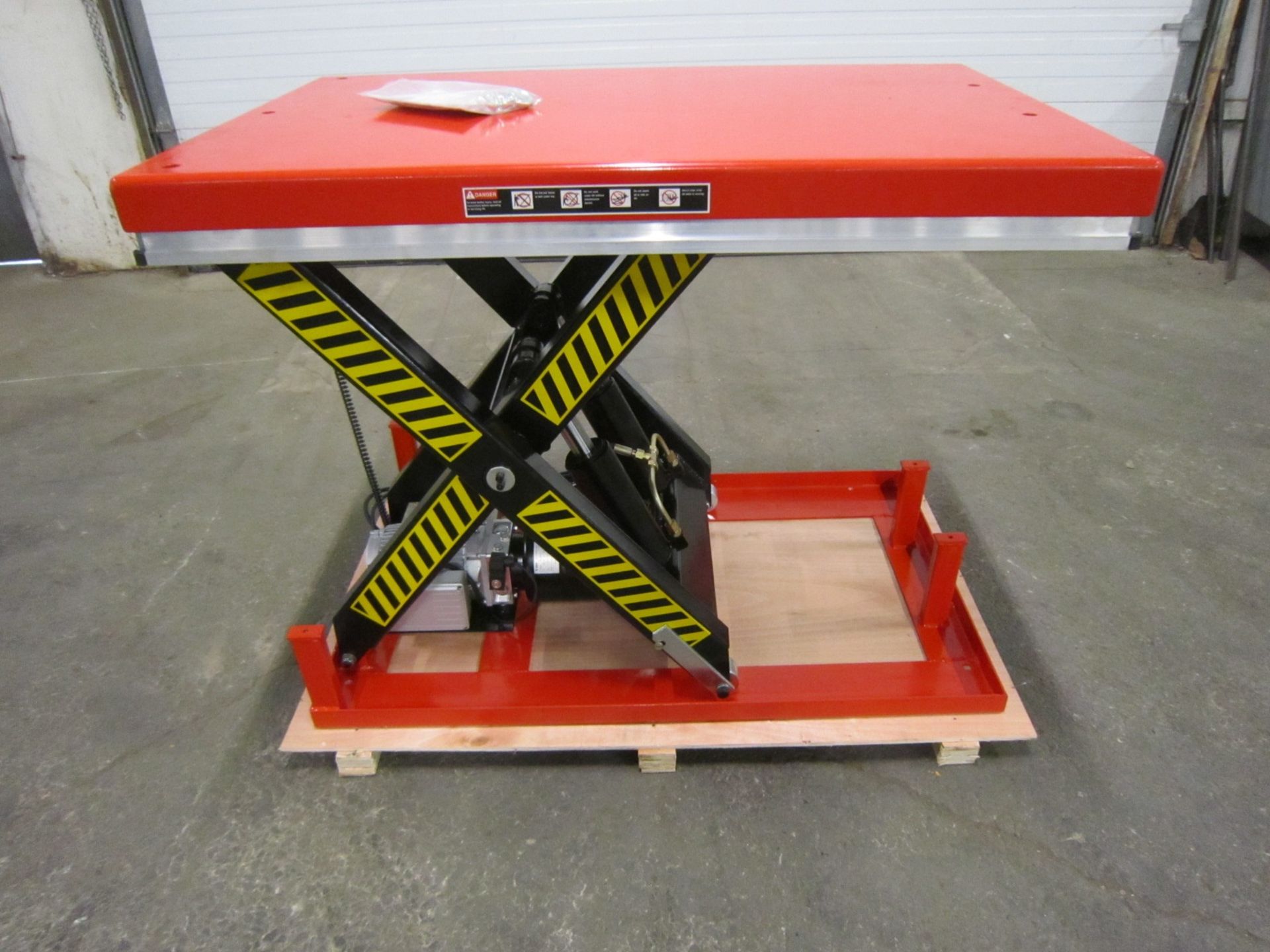 Olympic Hydraulic Lift Table 32"" x 52"" x 40"" lift - 4000lbs capacity - UNUSED and MINT - 115V