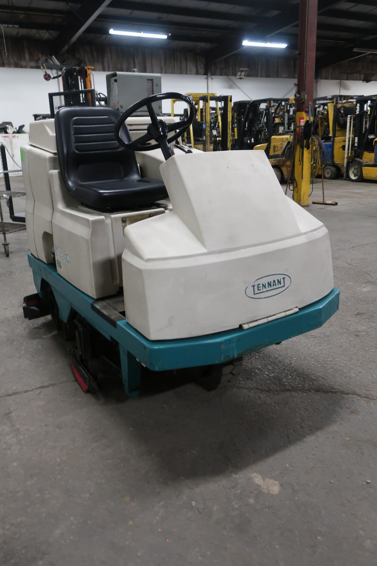 Tennant 510E Ride On Power Scrubber Sweeper Power-Operated Cleaning Machine - Electric with - Image 3 of 4