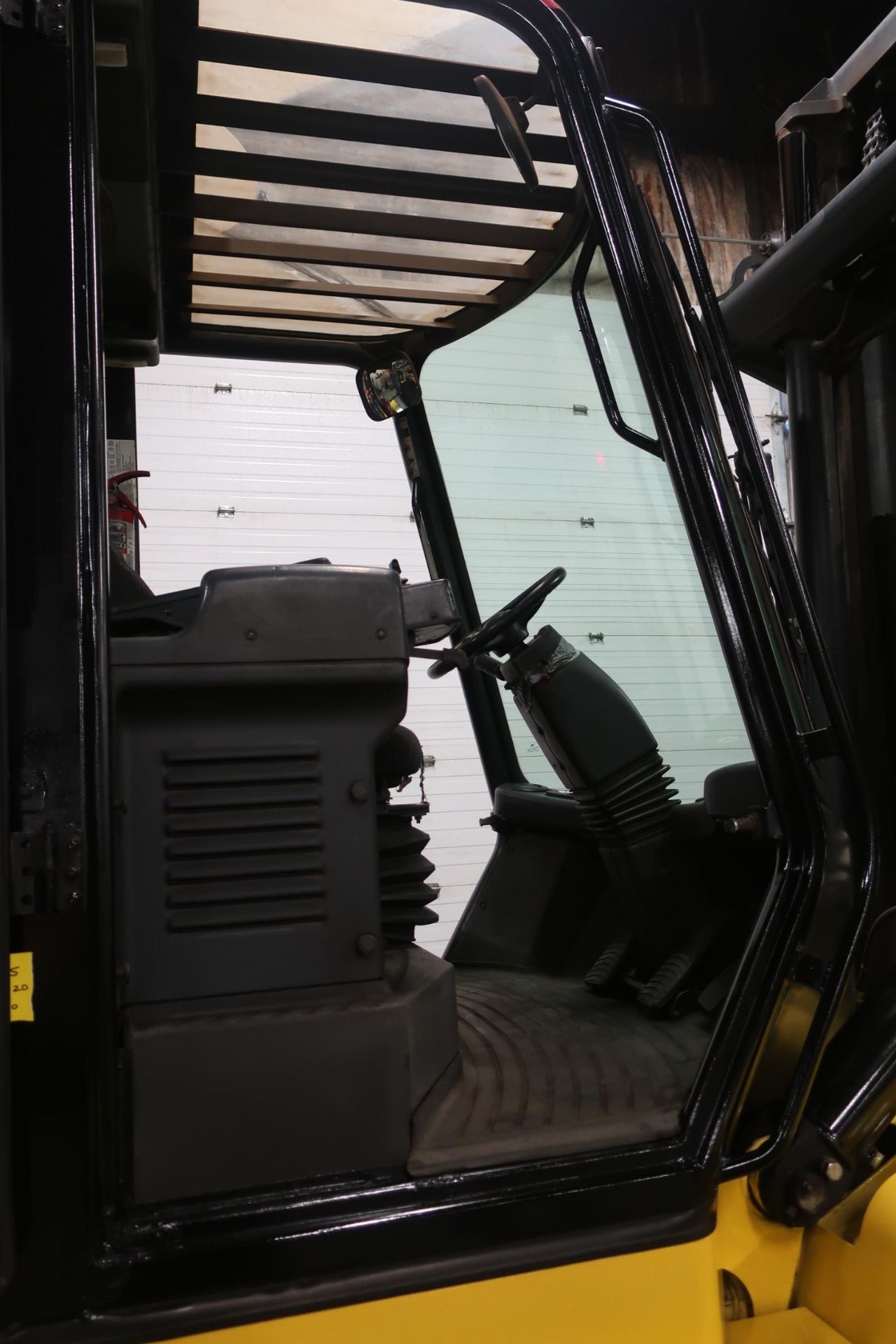 FREE CUSTOMS - 2013 Hyster 28000lbs OUTDOOR Forklift with 8' FORKS Diesel with Fork Positioner - Image 4 of 6