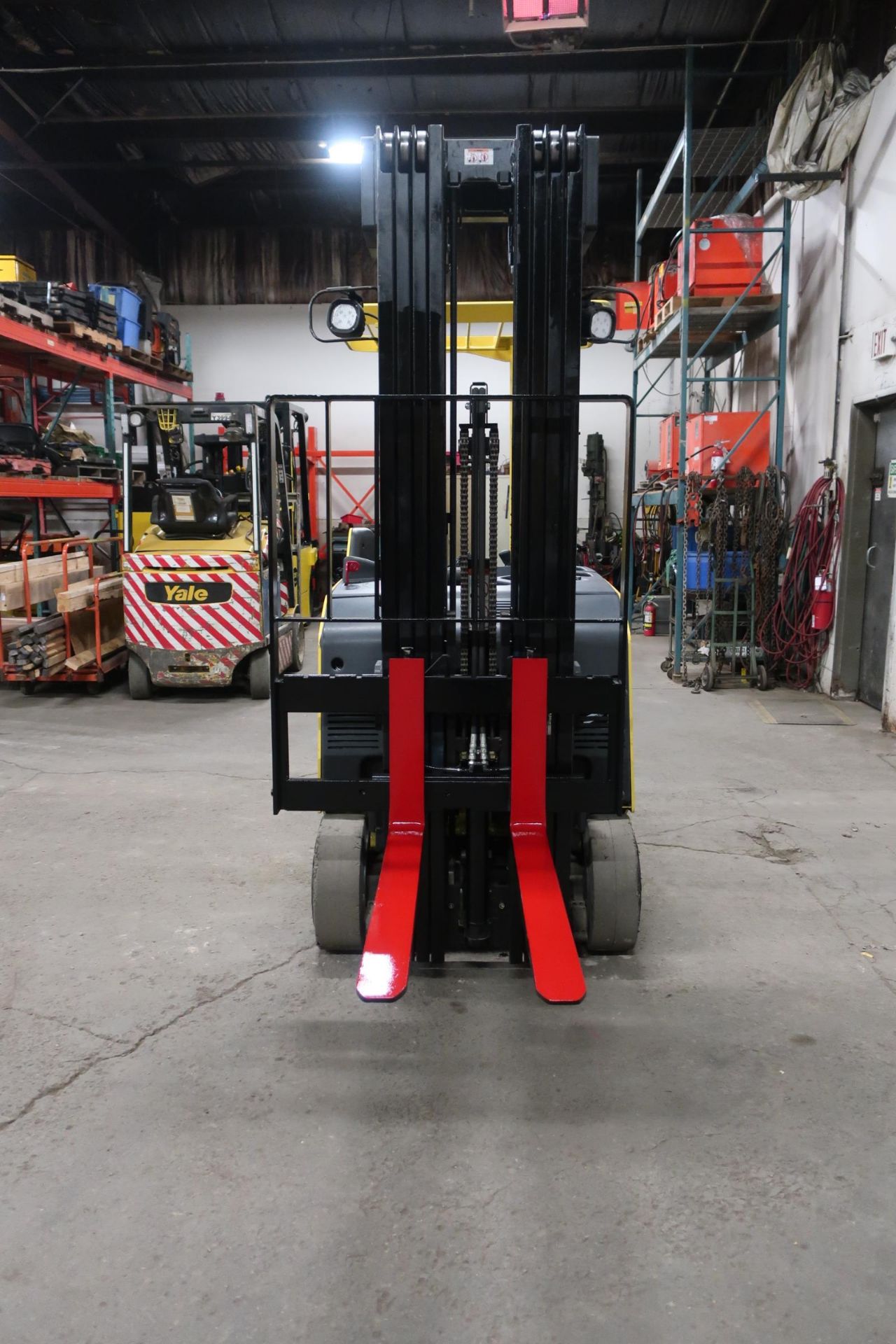 FREE CUSTOMS - 2014 Hyster Reach Truck Pallet Lifter 3200lbs capacity unit 4-stage ELECTRIC with - Image 2 of 2