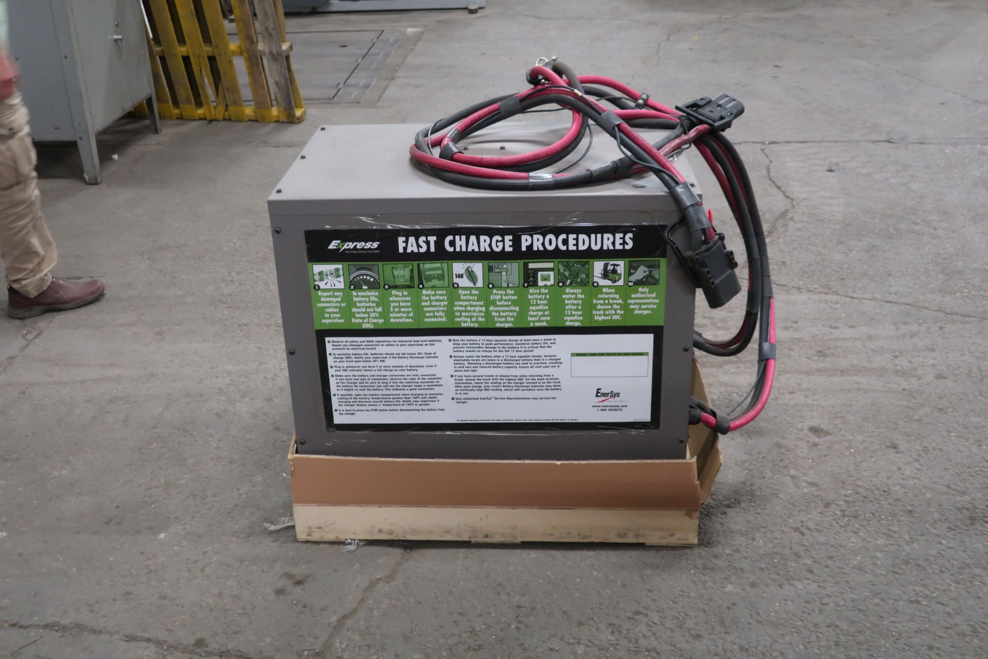 Aker Wade Twin Max Express MULTI VOLTAGE Battery Charger model TWINMAX 15C - charge 2 units at once! - Image 2 of 3