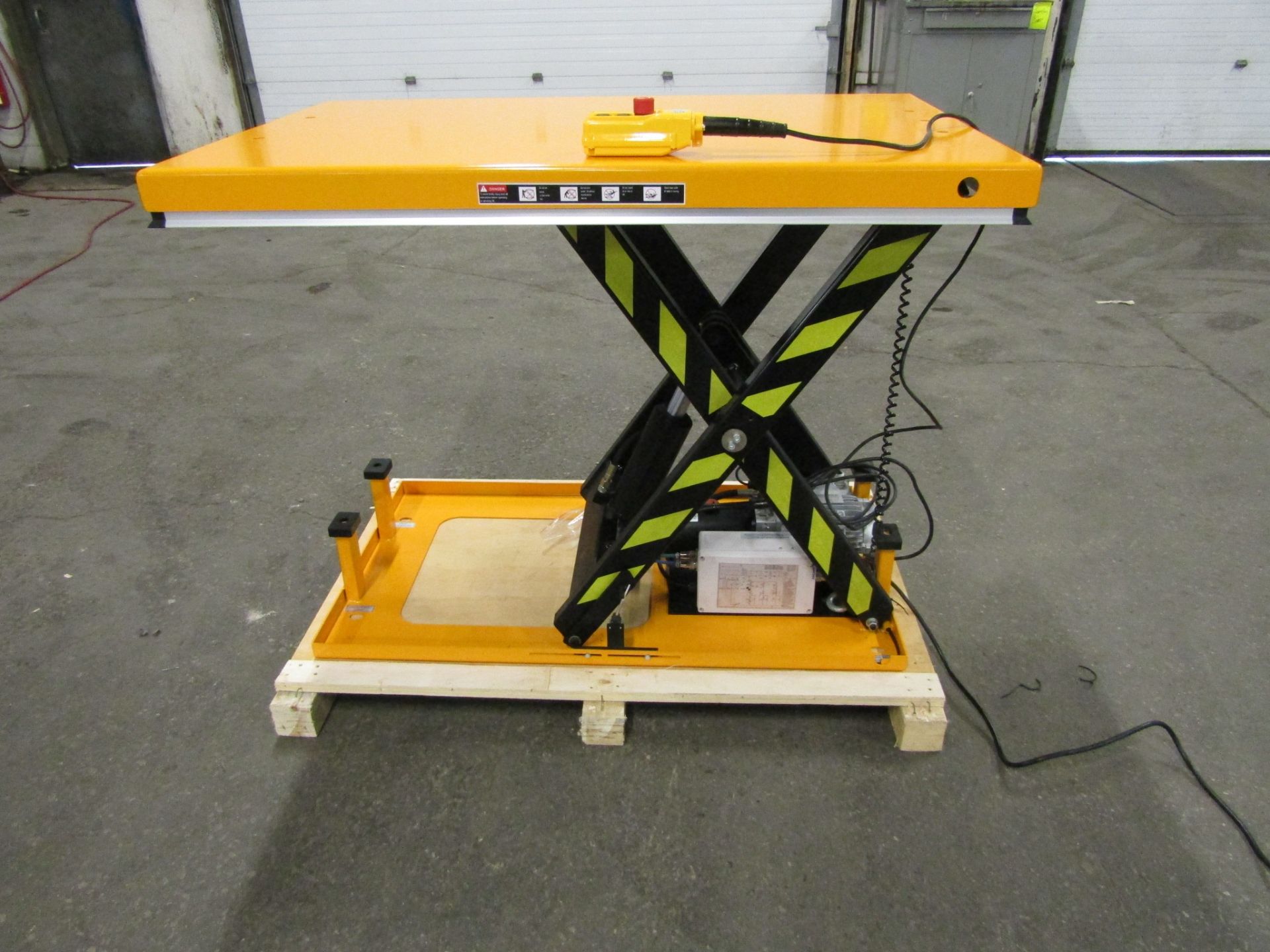 Omni Hydraulic Lift Table 32" x 52" x 40" lift - 2000lbs capacity - MINT - 115V