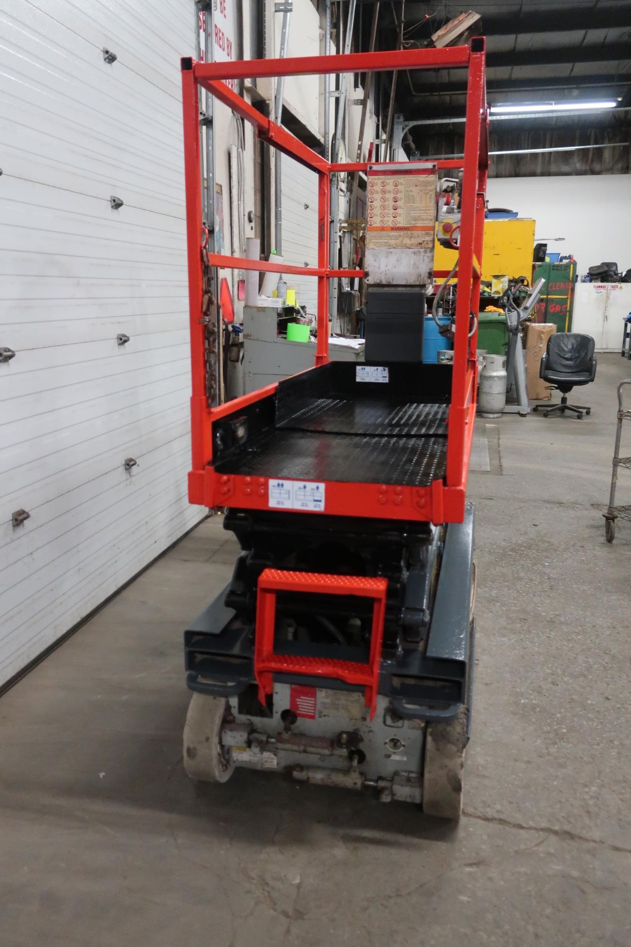 SkyJack Electric Scissor Lift model 3219 - 19 feet lift, 32 inch width deck with pendant controller - Image 2 of 2