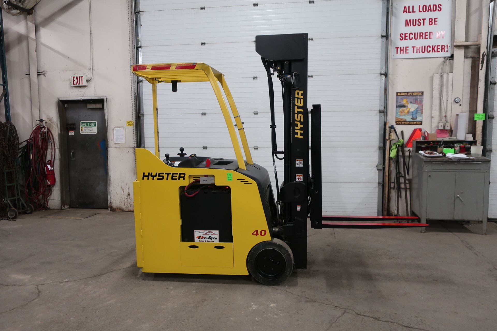 FREE CUSTOMS - 2014 Hyster Reach Truck Pallet Lifter 3200lbs capacity unit 4-stage ELECTRIC with