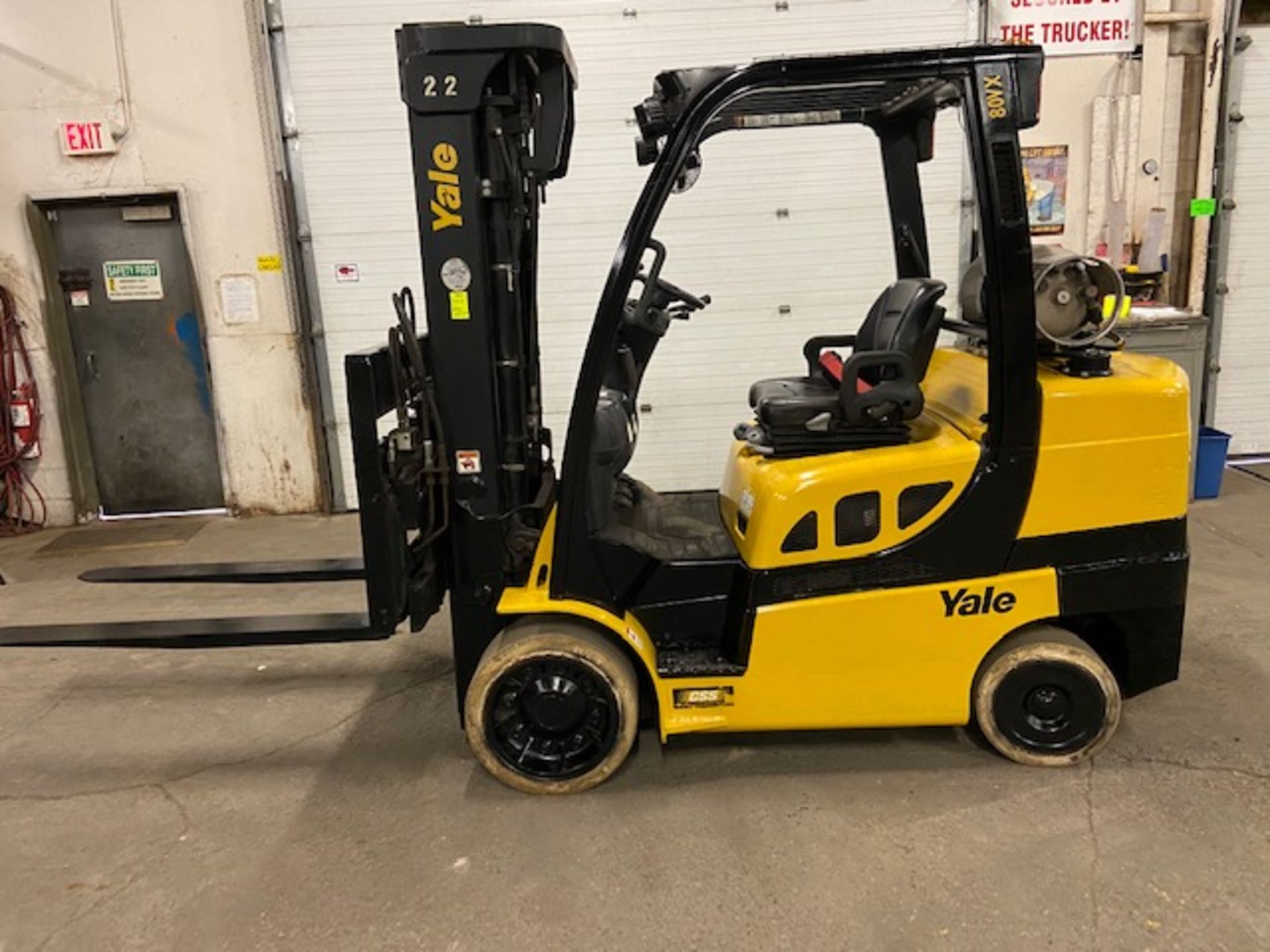 FREE CUSTOMS - 2017 Yale 8000lbs Capacity Forklift with 3-stage mast - LPG (propane) with