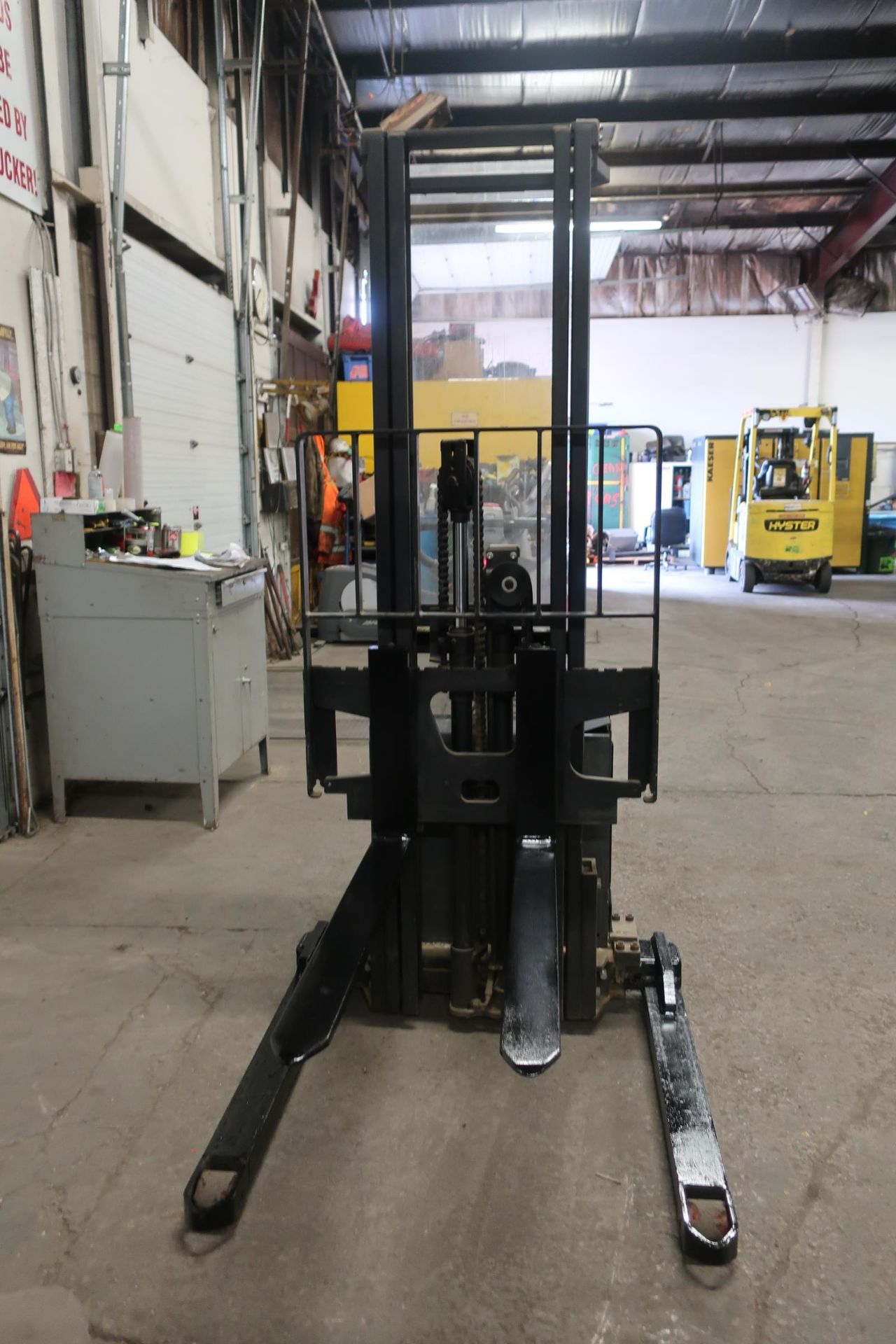 Prime Mover Walk Behind Powered Pallet Cart Walkie Lift unit 1600lbs capacity 2 stage - Image 2 of 3