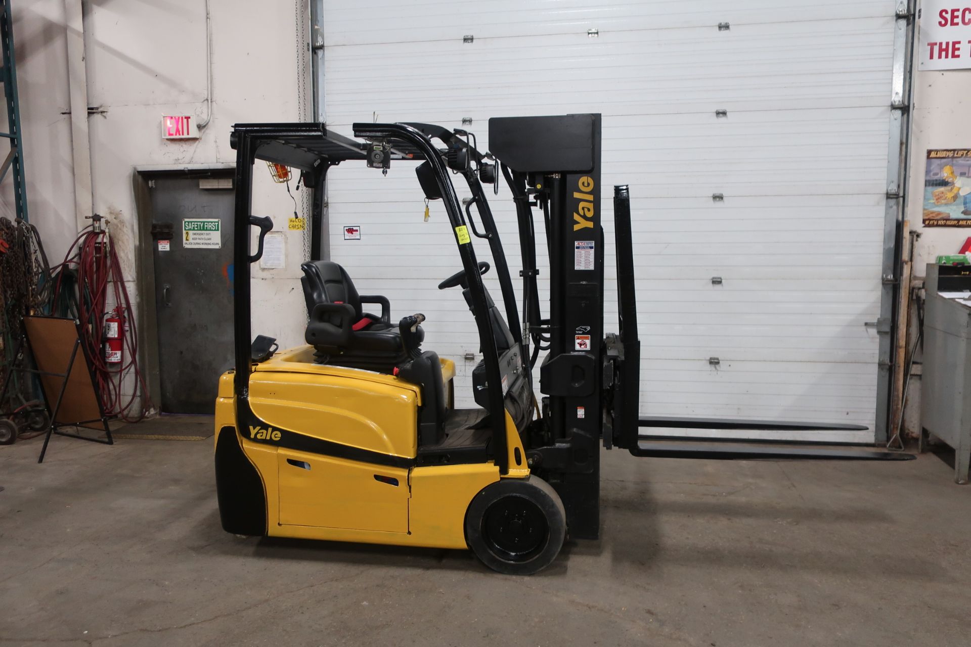 FREE CUSTOMS - 2014 Yale 3000lbs Forklift 3-Wheel unit with 4-stage Mast and Sideshift electric with