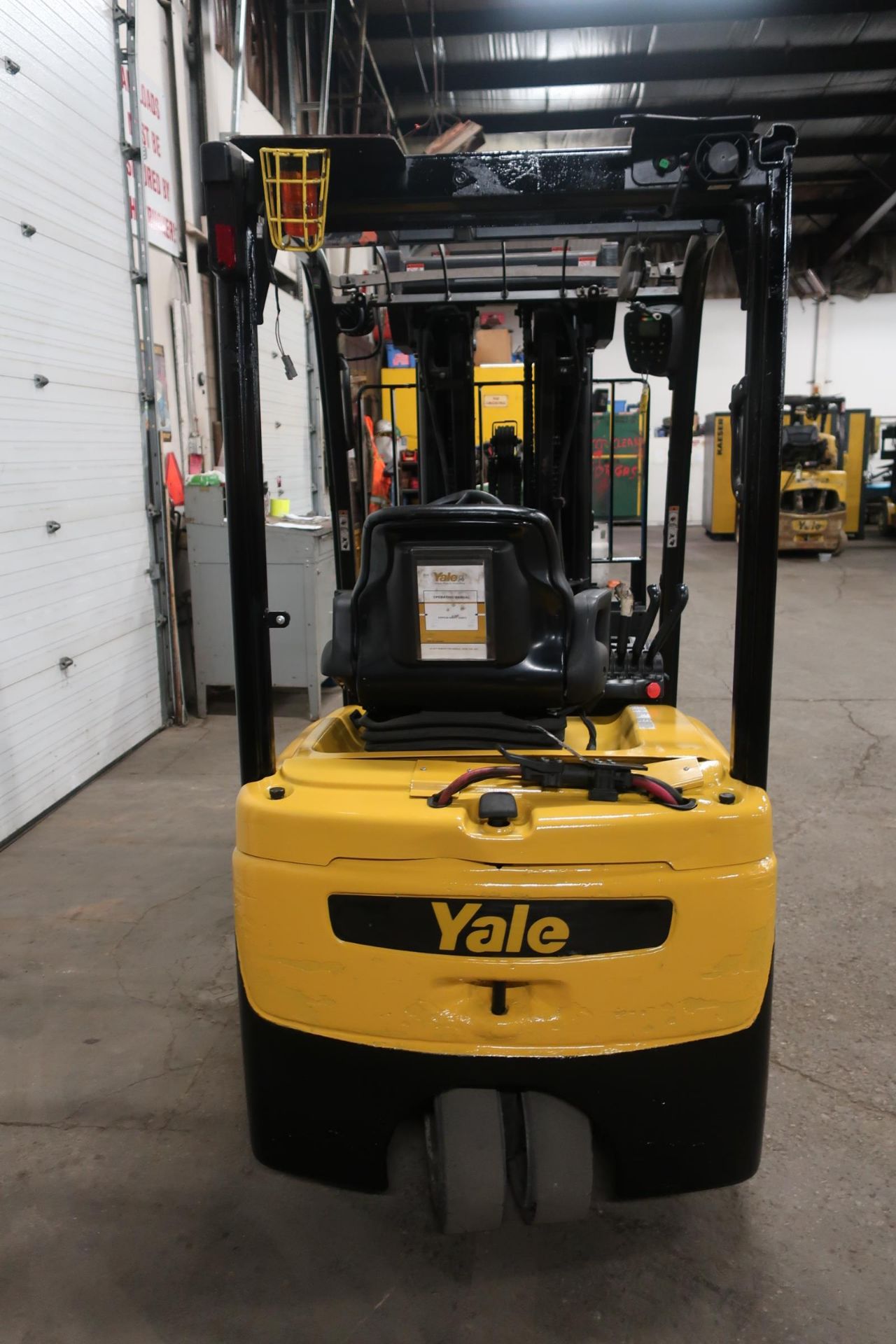 FREE CUSTOMS - 2014 Yale 3000lbs Forklift 3-Wheel unit with 4-stage Mast and Sideshift electric with - Image 3 of 3