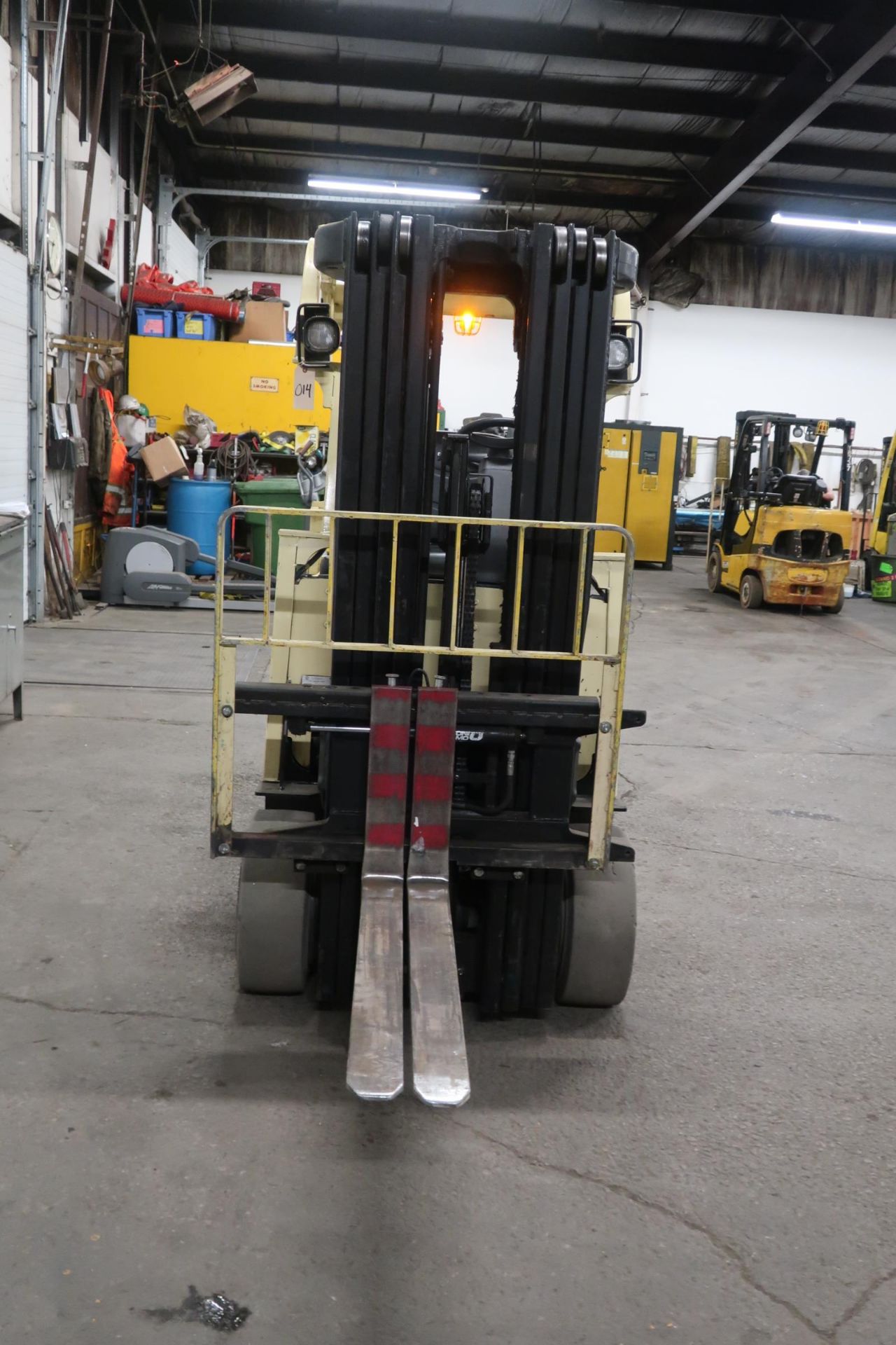 FREE CUSTOMS - 2014 Hyster 5000lbs Capacity Forklift with 4-stage mast - electric with charger - Image 3 of 3