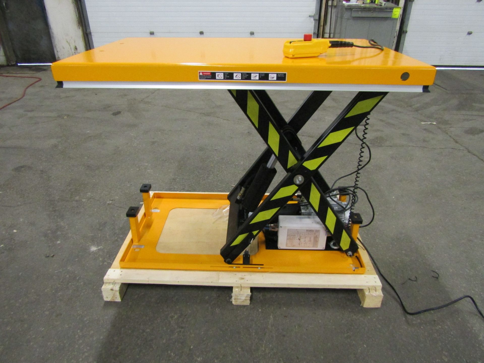 Omni Hydraulic Lift Table 32" x 52" x 40" lift - 2000lbs capacity - MINT - 115V