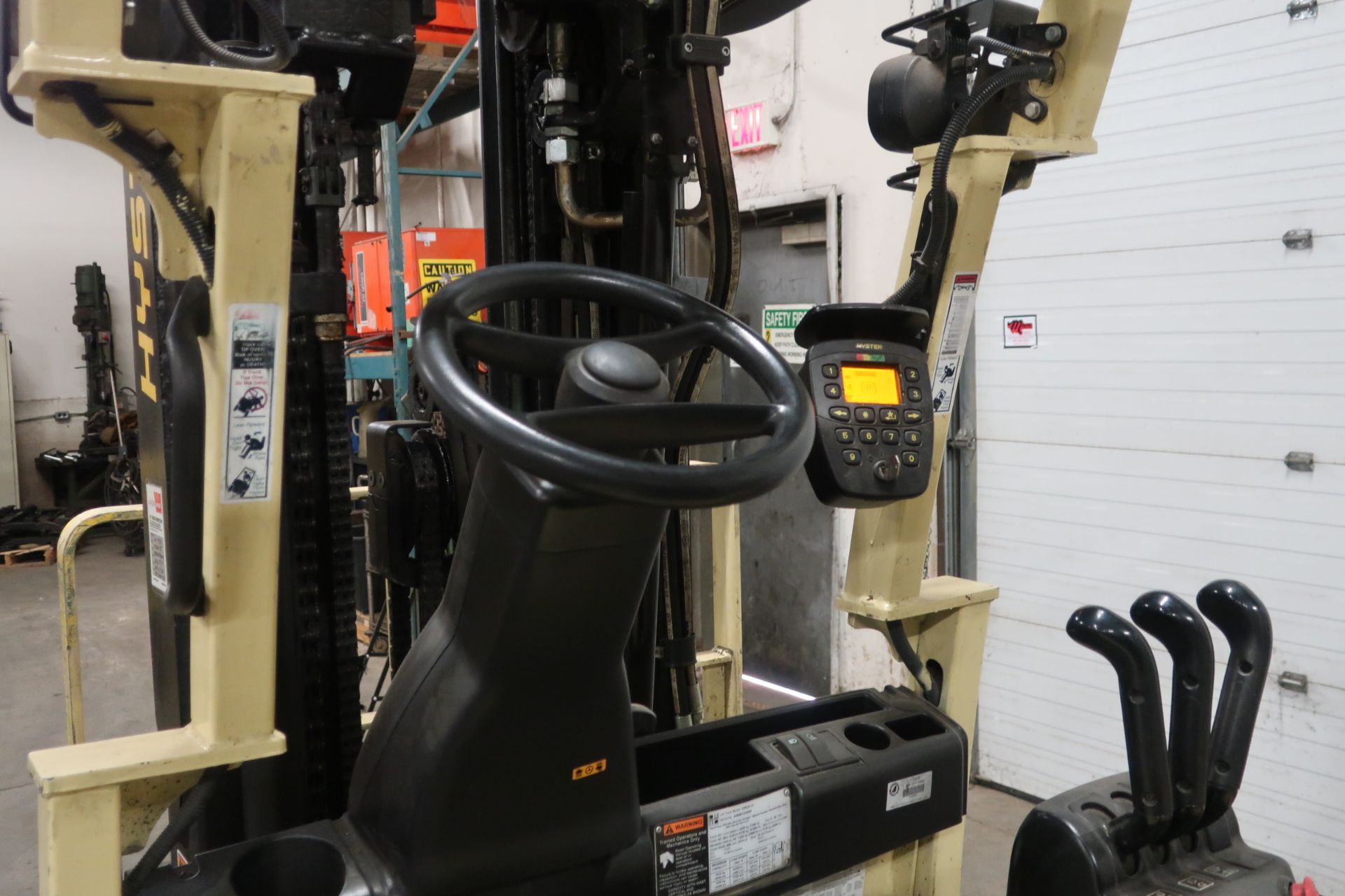 FREE CUSTOMS - 2014 Hyster 5000lbs Capacity Forklift with 4-stage mast - electric with charger - Image 2 of 3