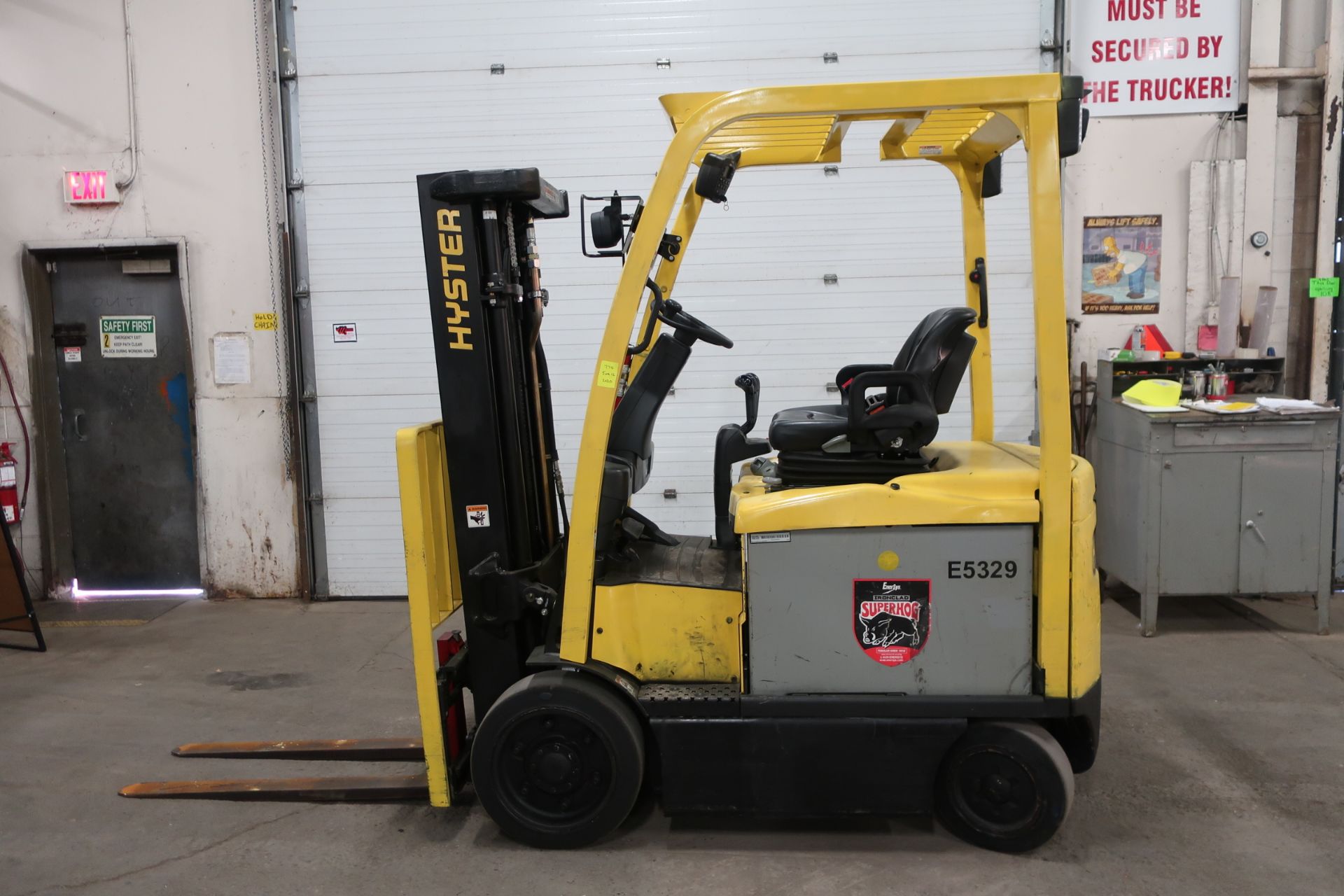 FREE CUSTOMS - 2011 Hyster 5000lbs Capacity Forklift with 3-stage mast - electric with charger