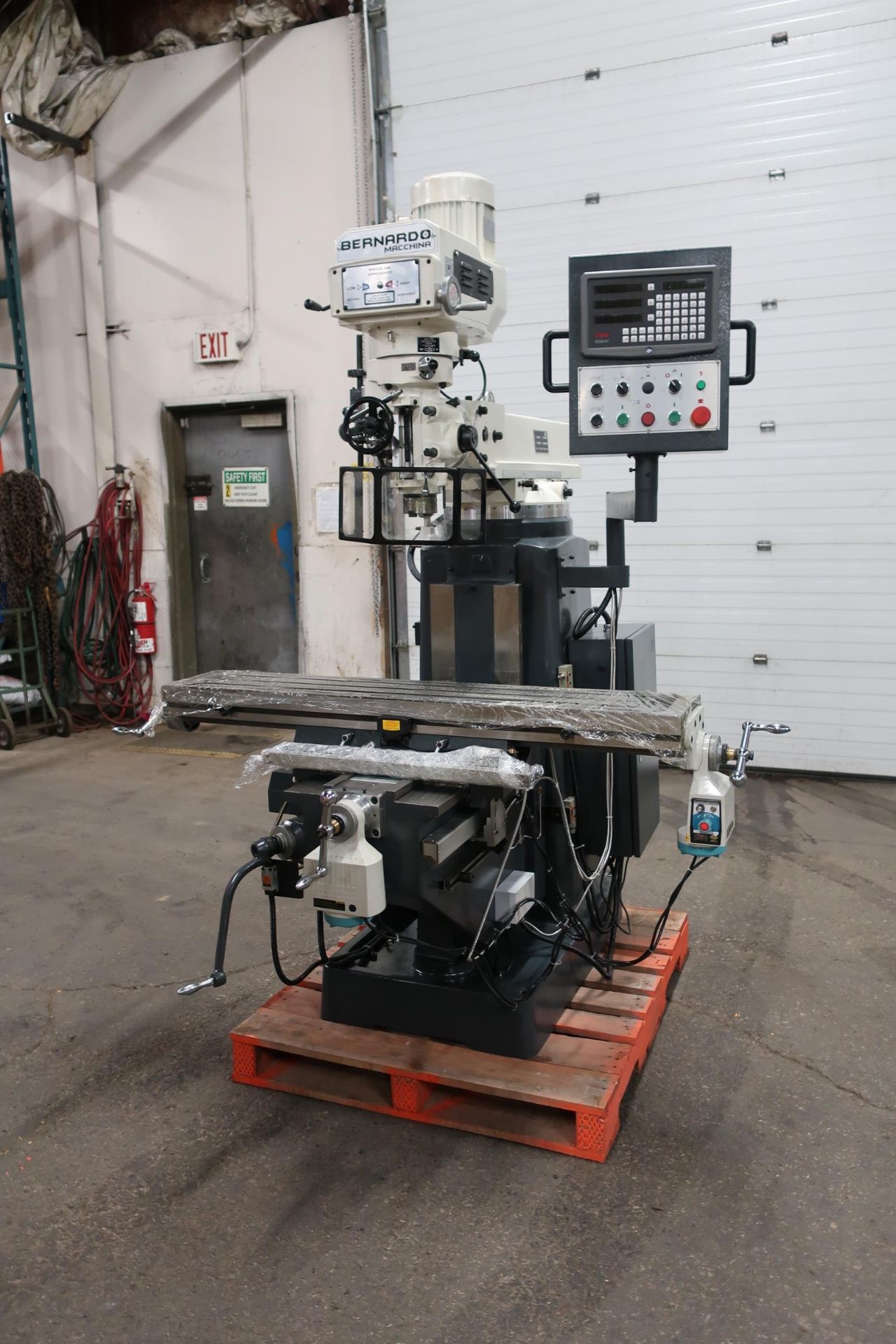 Bernardo MINT / UNUSED Milling Machine with Full Power Feed Table on ALL AXIS (X, Y and Z) with