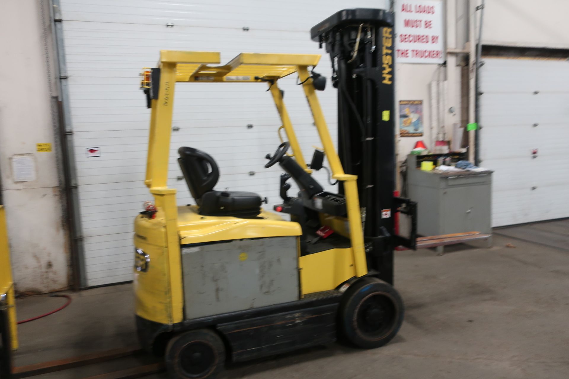 FREE CUSTOMS - 2014 Hyster 5000lbs Capacity Forklift with 4-STAGE mast - electric with charger