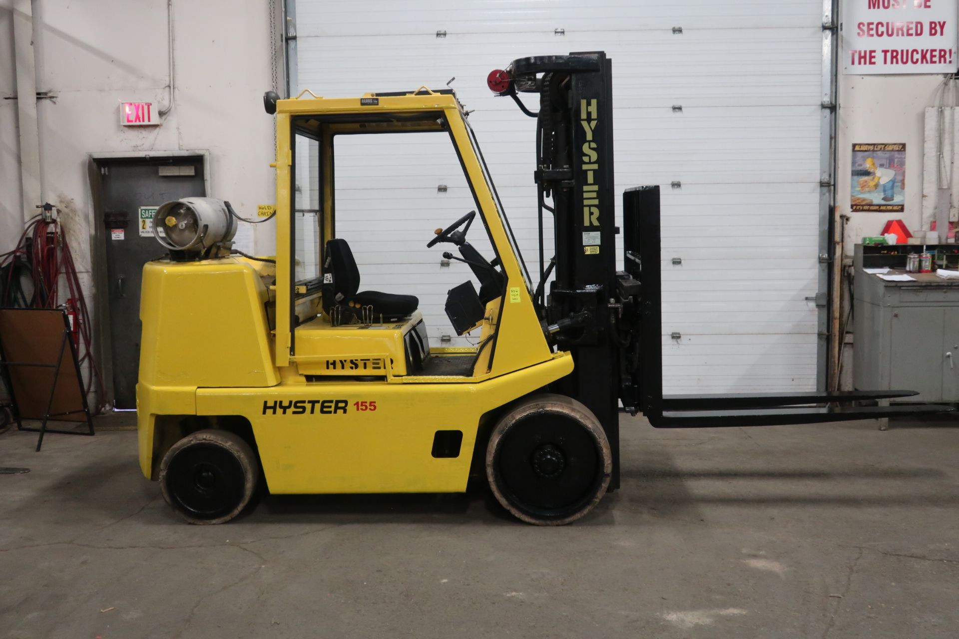 FREE CUSTOMS - Hyster 15500lbs Capacity Forklift with 3-stage mast - LPG (propane) with sideshift