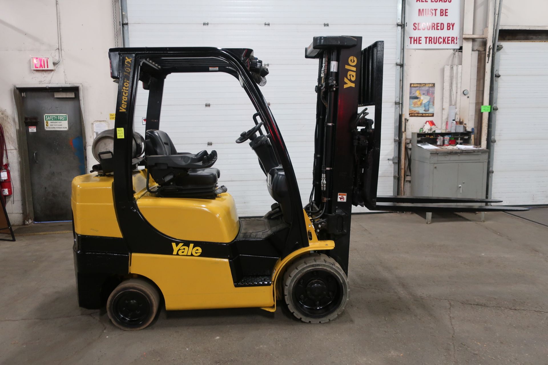 FREE CUSTOMS - 2013 Yale 7000lbs Capacity Forklift with 3-stage mast - LPG (propane) with