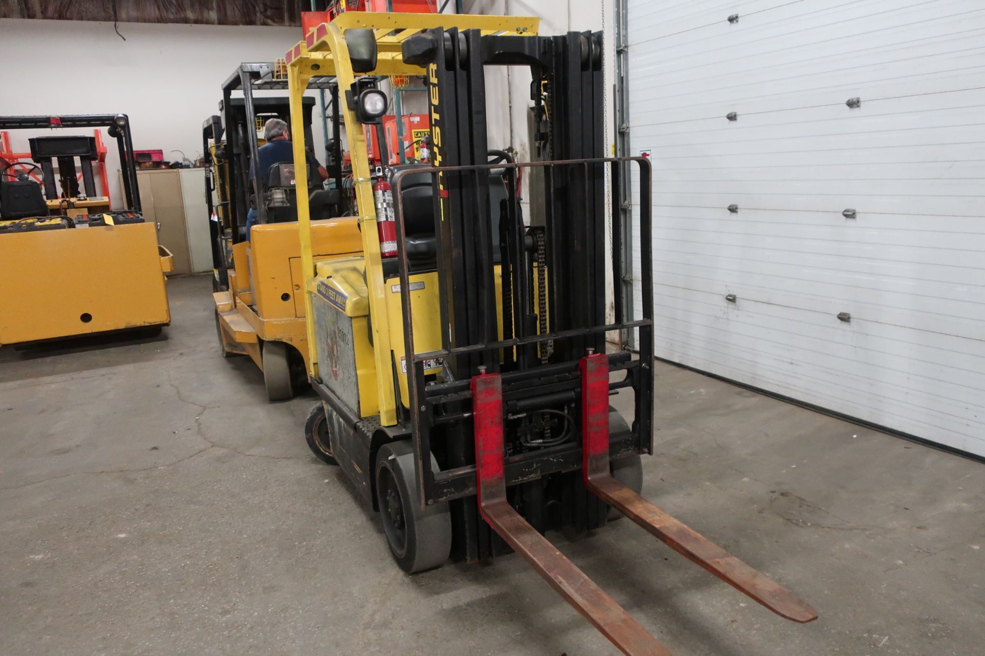 FREE CUSTOMS - 2012 Hyster 5000lbs Capacity Forklift with 3-stage mast - electric - Image 2 of 2