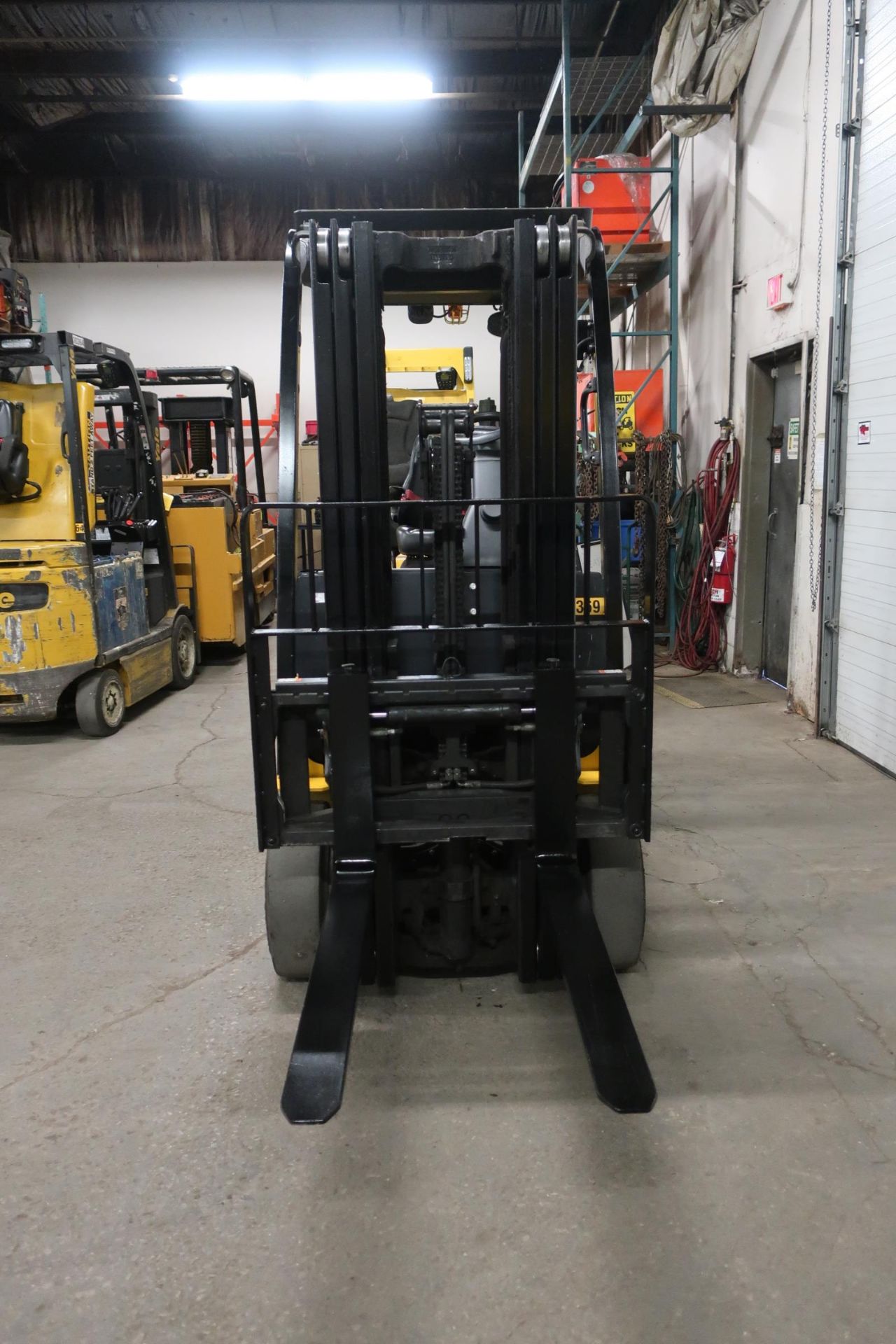 FREE CUSTOMS - 2014 Hyster 5000lbs Capacity Forklift with 3-stage mast - electric - Image 3 of 3