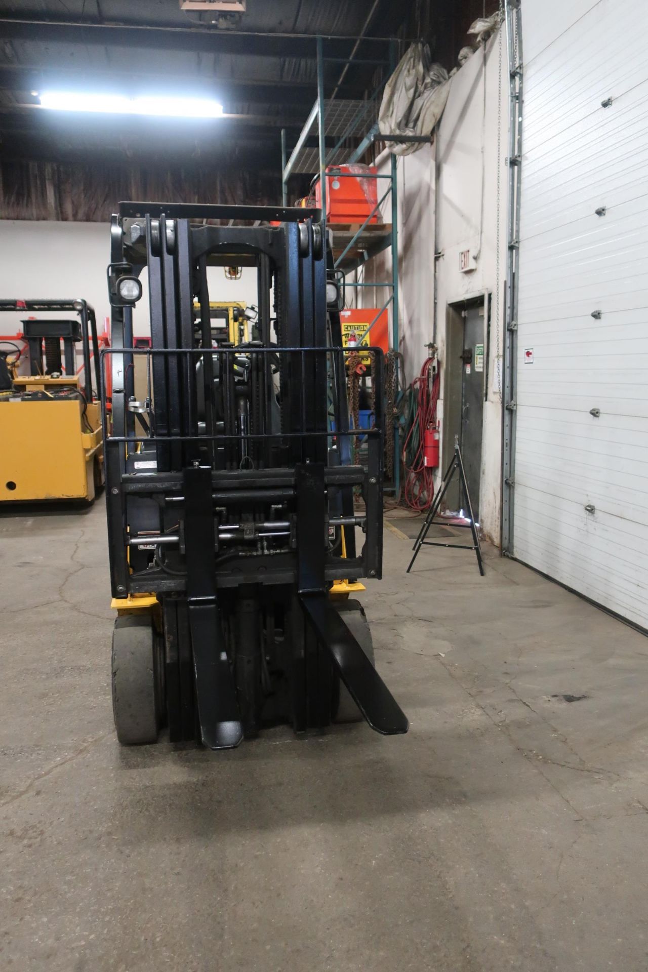 FREE CUSTOMS - 2012 Yale 5000lbs Capacity Forklift with 3-stage mast - electric with sideshift - Image 2 of 2