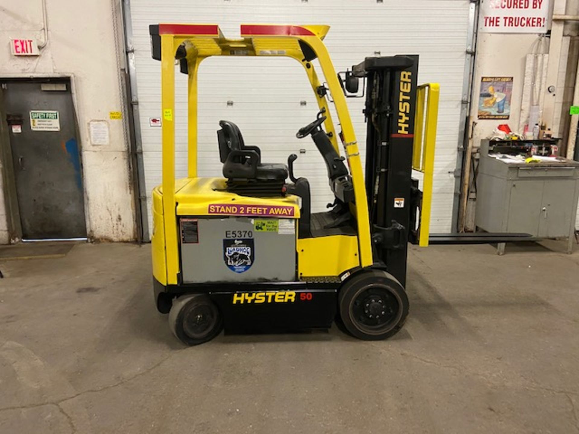 FREE CUSTOMS - 2012 Hyster 5000lbs Capacity Forklift with 3-stage mast - electric