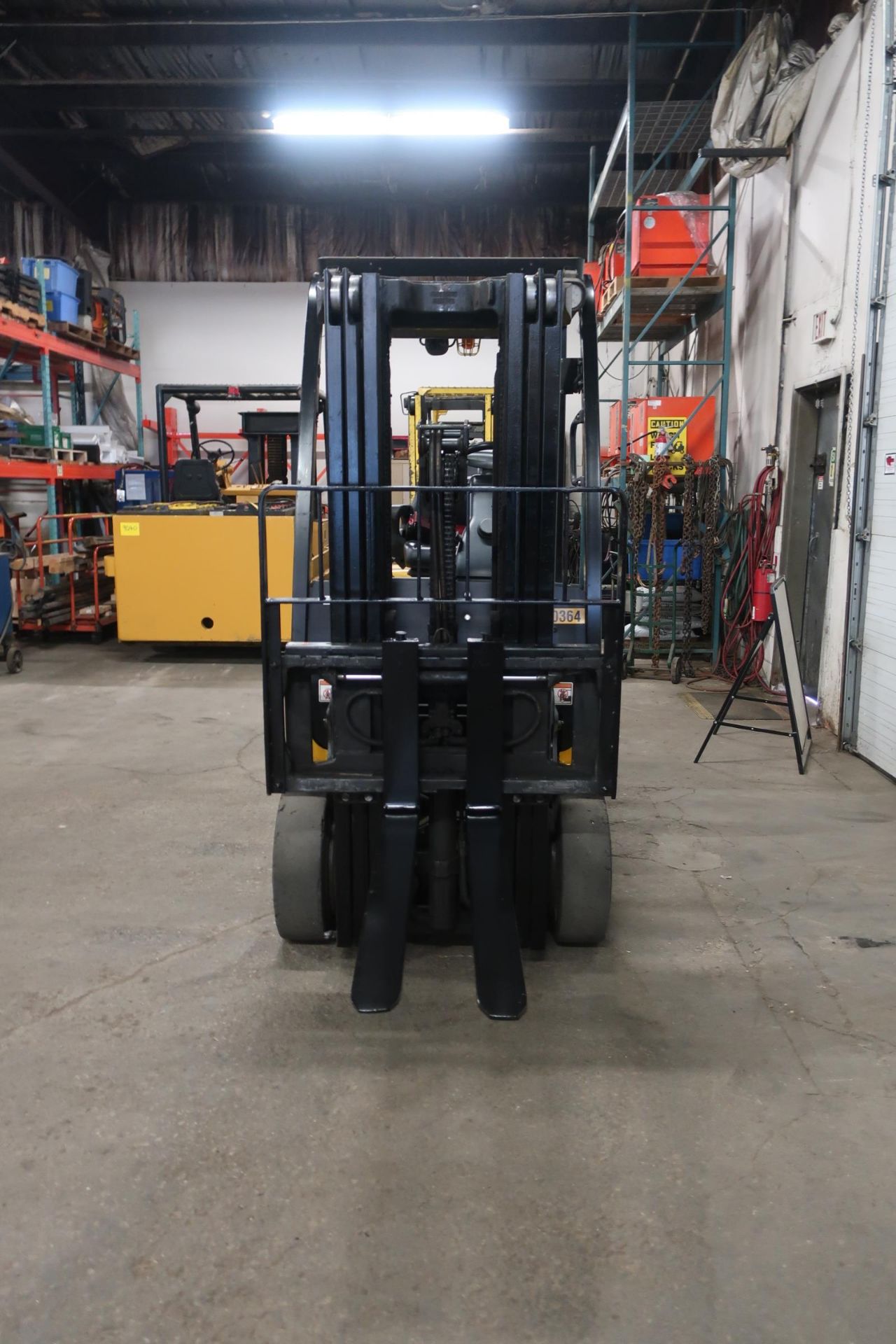 FREE CUSTOMS - 2014 Yale 5000lbs Capacity Forklift with 3-stage mast - electric with sideshift - Image 2 of 2