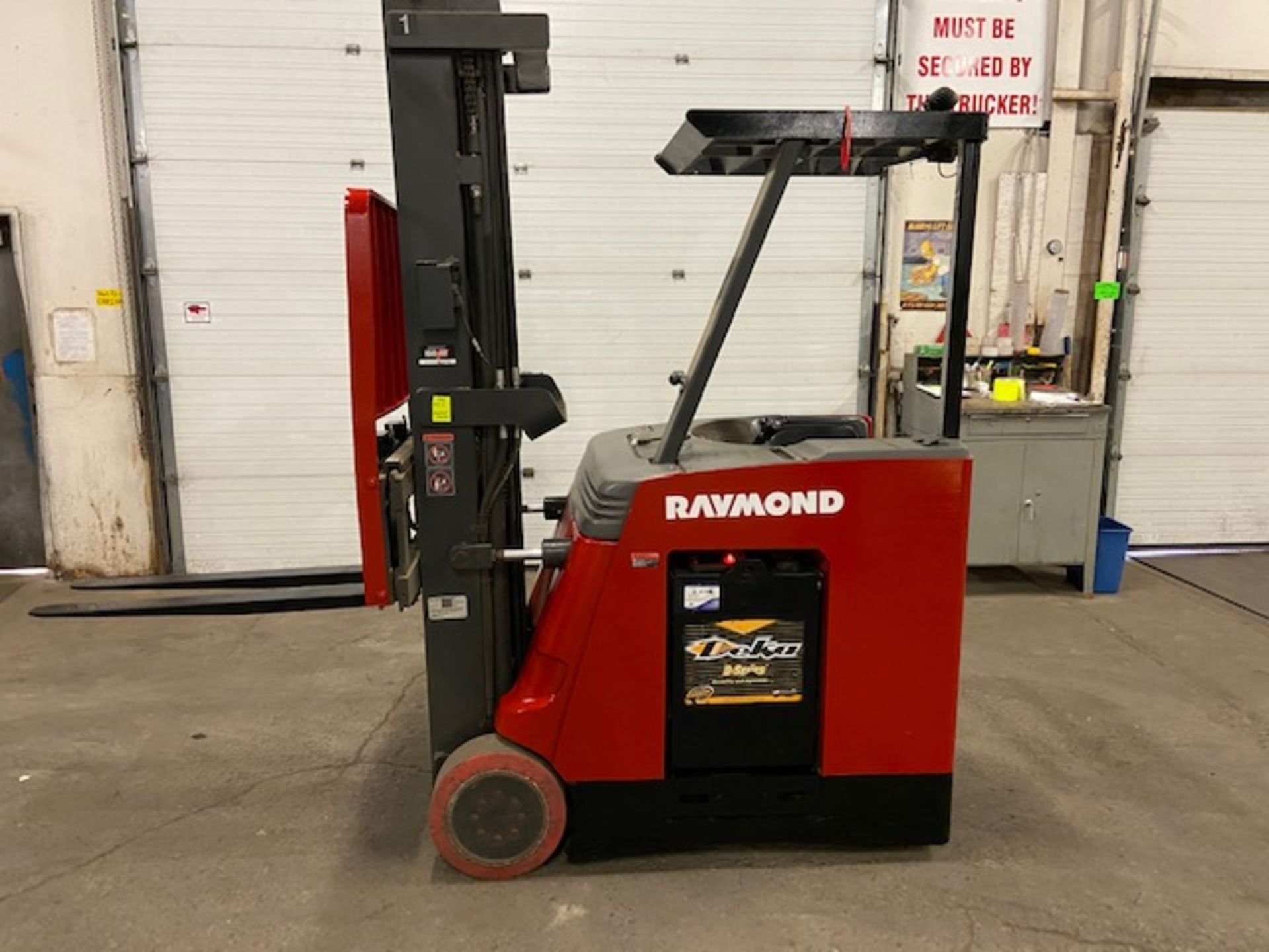 Raymond Powered Stacker Unit 3000lbs with sideshift electric