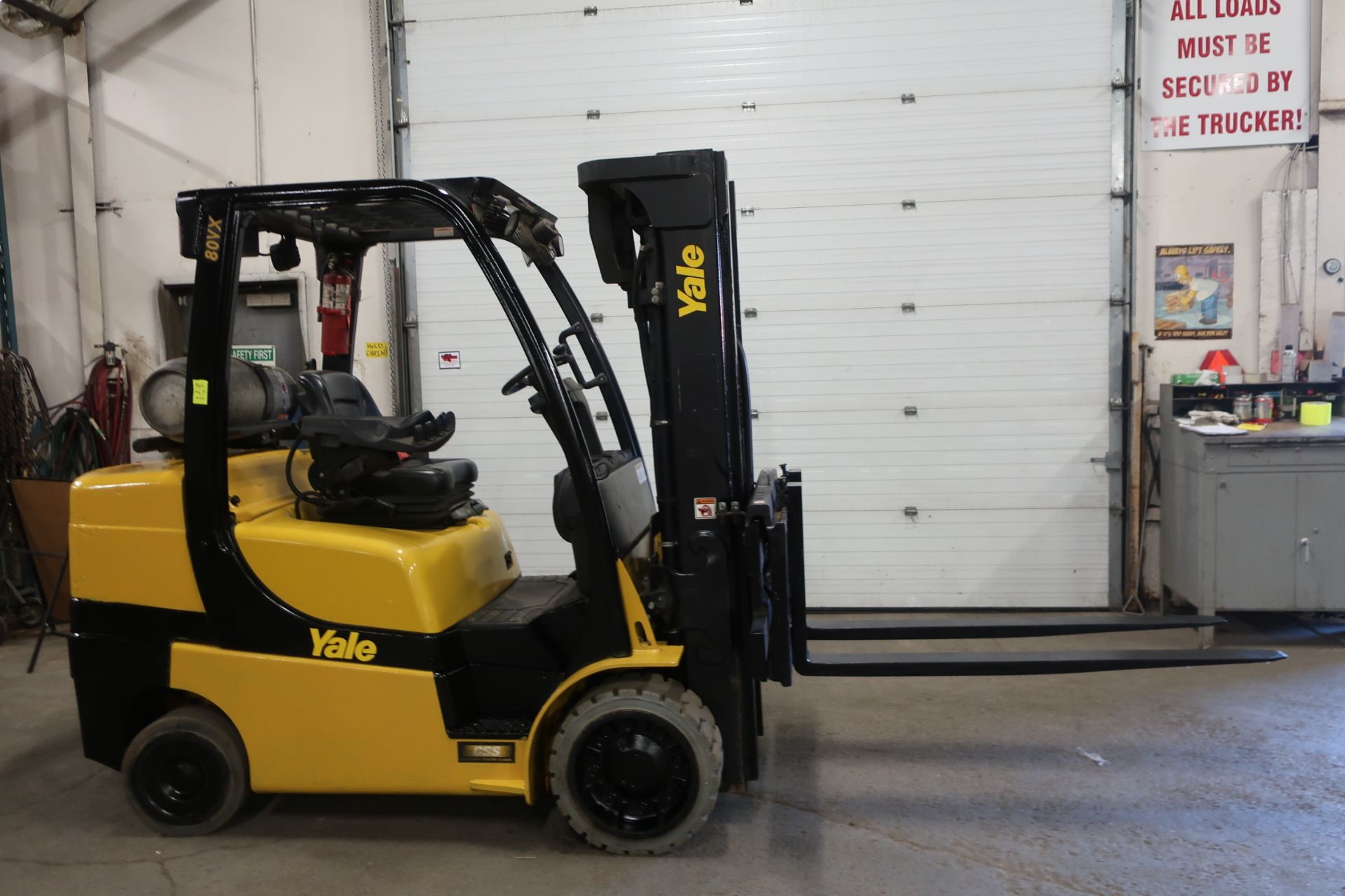 FREE CUSTOMS - 2015 Yale 8000lbs Capacity Forklift with 3-stage mast - LPG (propane) with