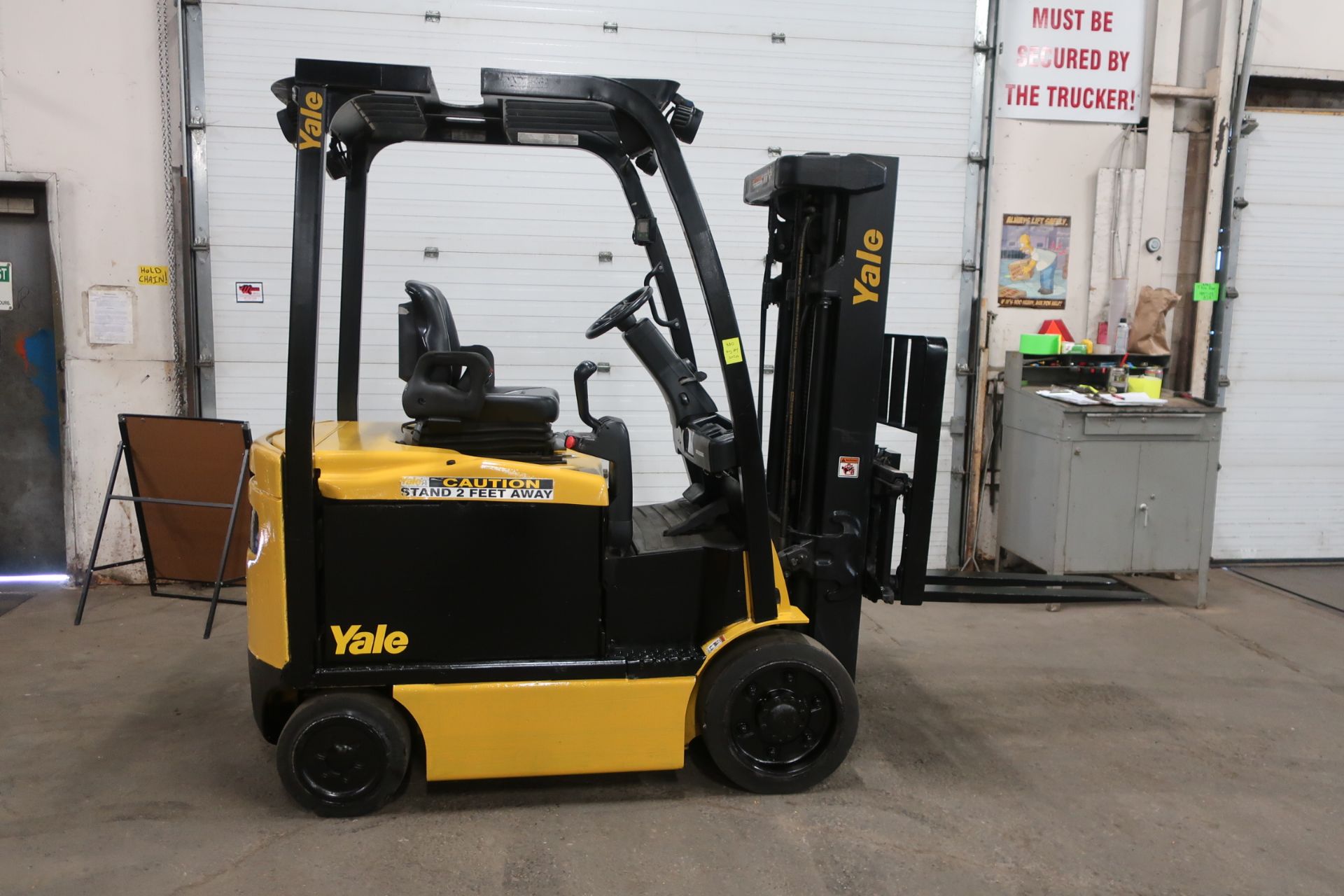 FREE CUSTOMS - 2014 Yale 5000lbs Capacity Forklift with 3-stage mast - electric with sideshift