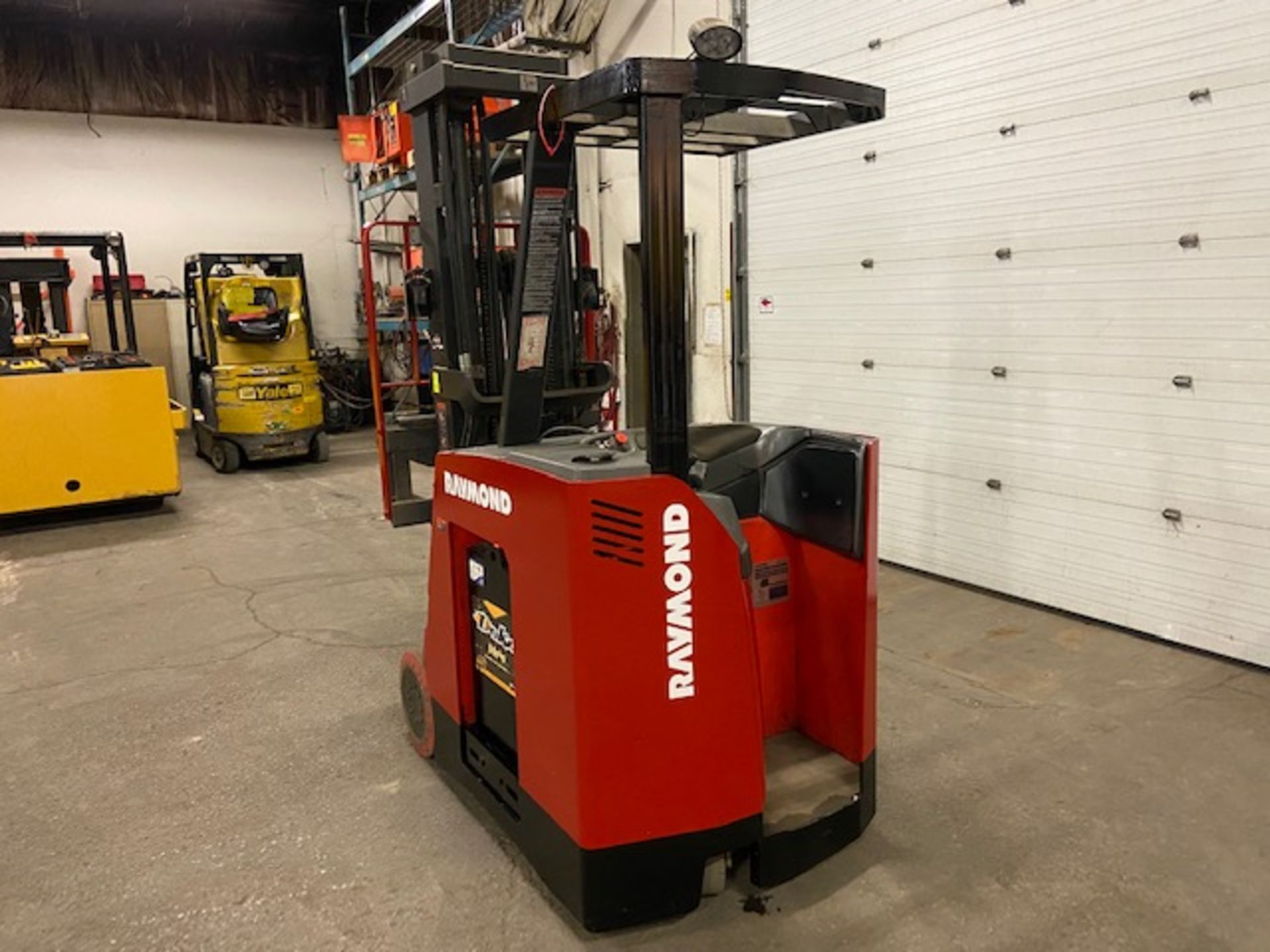 Raymond Powered Stacker Unit 3000lbs with sideshift electric - Image 2 of 2