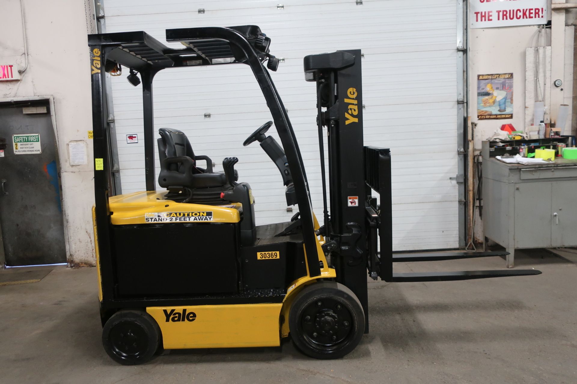 FREE CUSTOMS - 2014 Hyster 5000lbs Capacity Forklift with 3-stage mast - electric