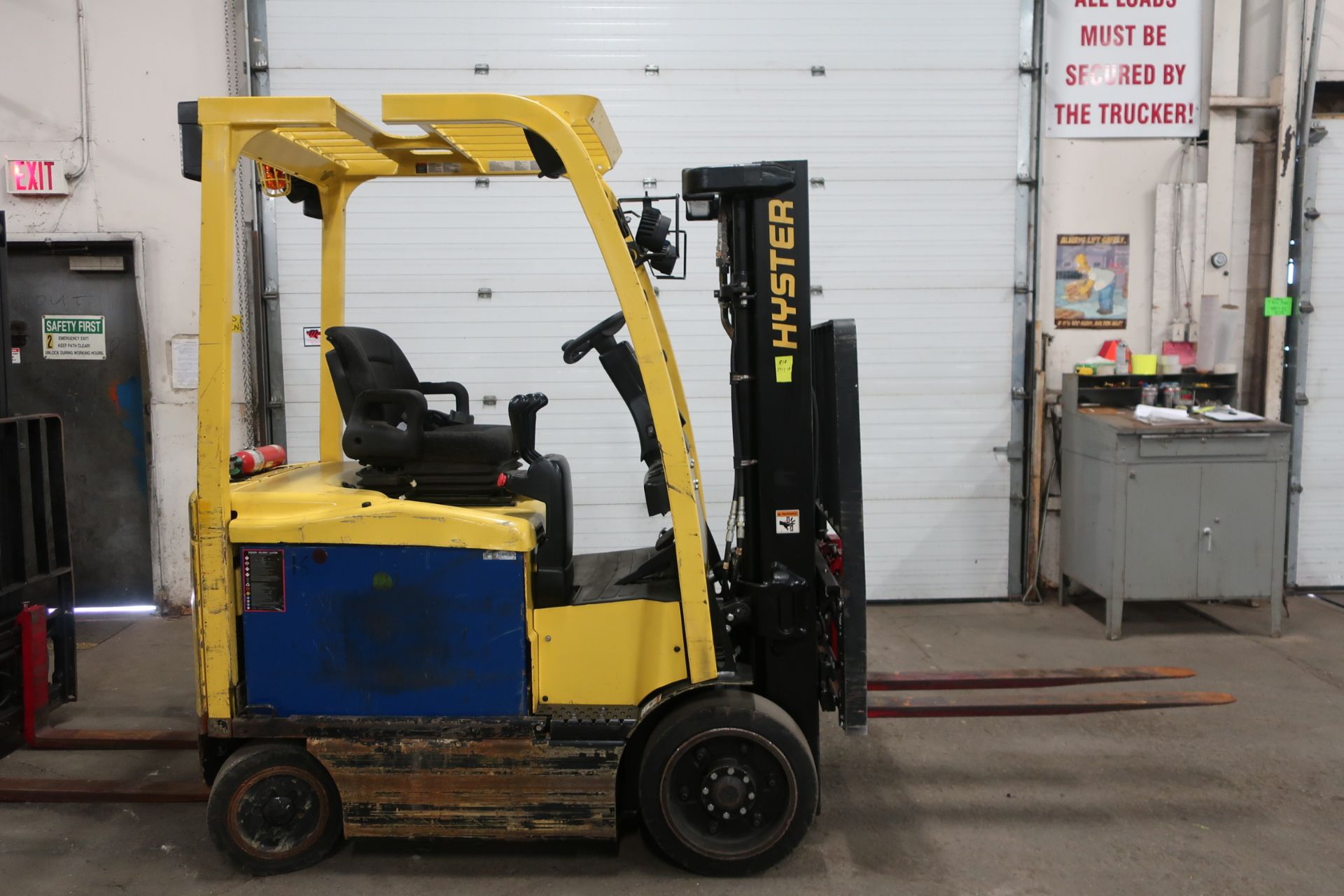 FREE CUSTOMS - 2012 Hyster 5000lbs Capacity Forklift with 3-stage mast - electric