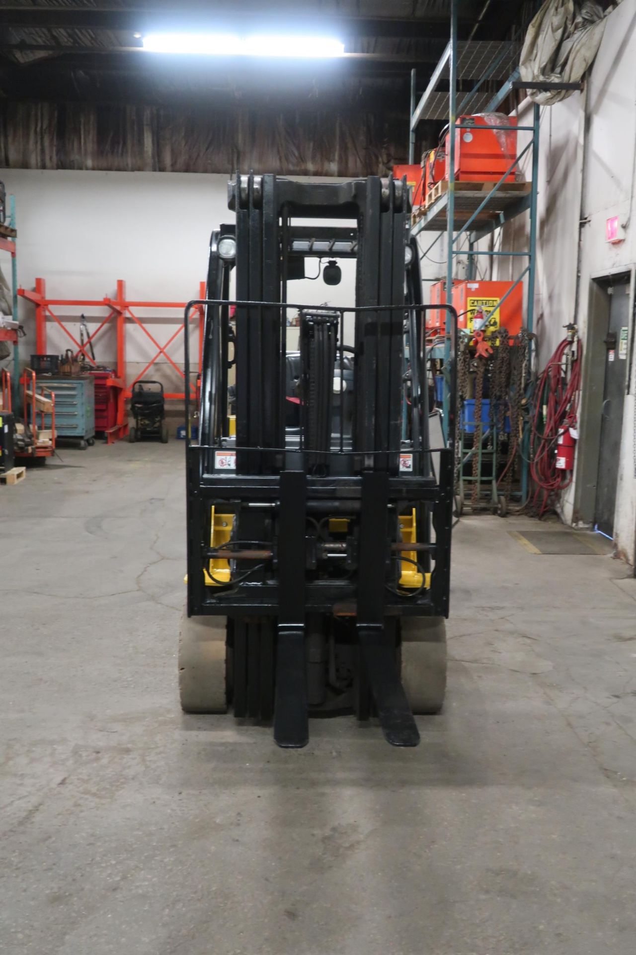FREE CUSTOMS - 2015 Yale 6000lbs Capacity Forklift with 3-stage mast & sideshift & Fork Positioner - Image 2 of 2