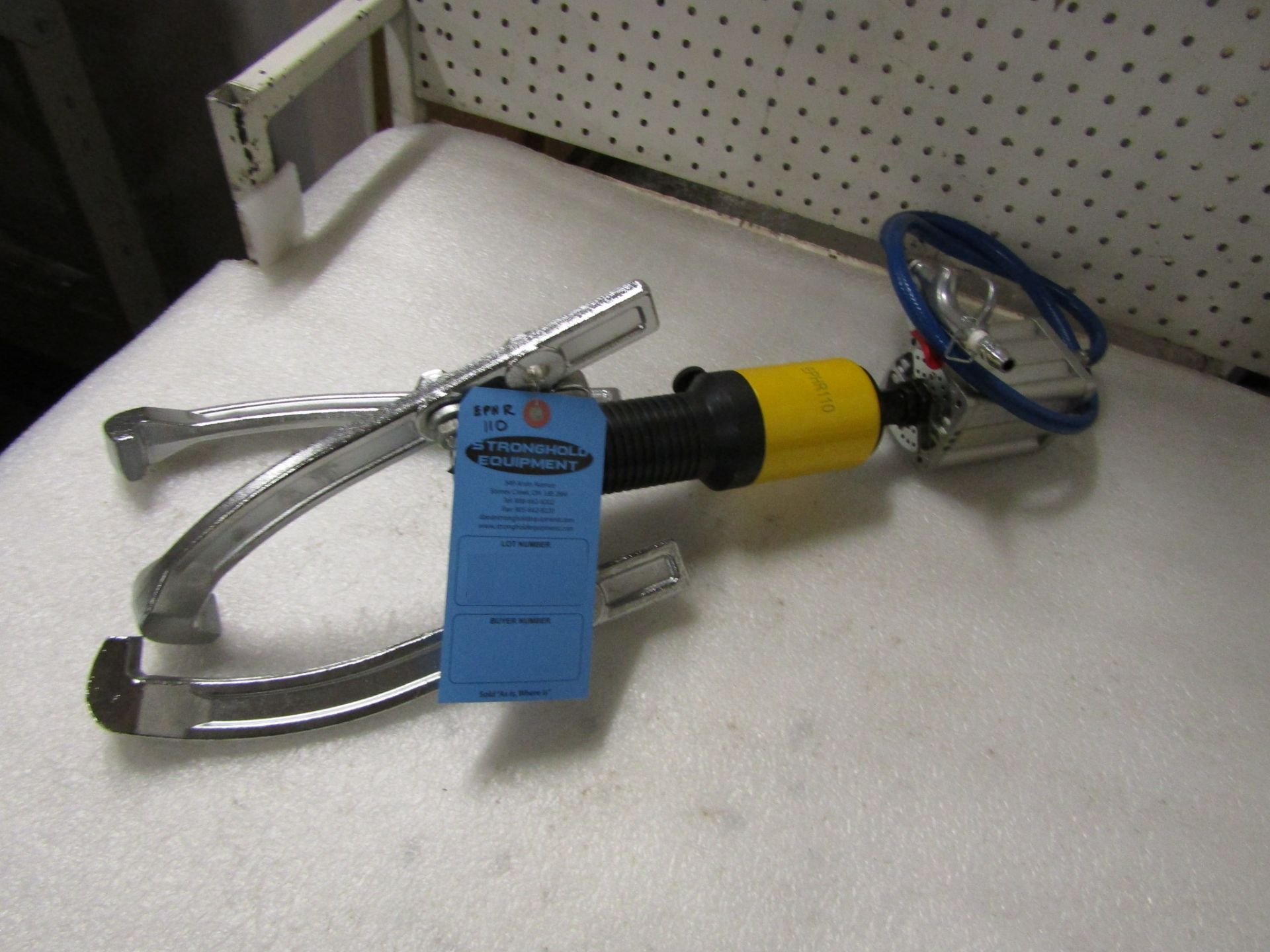 model EPHR110 Pneumatic / Air over Hydraulic Bearing Puller with 10 ton capacity MINT