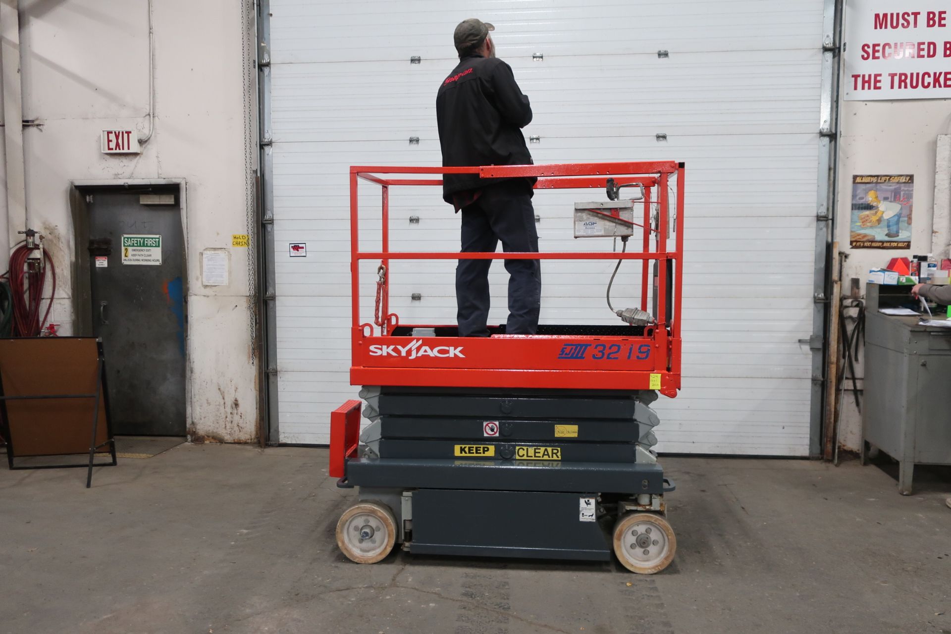 2008 SkyJack III Electric Scissor Lift model 3219 - 19 feet lift, 32 inch width deck with pendant